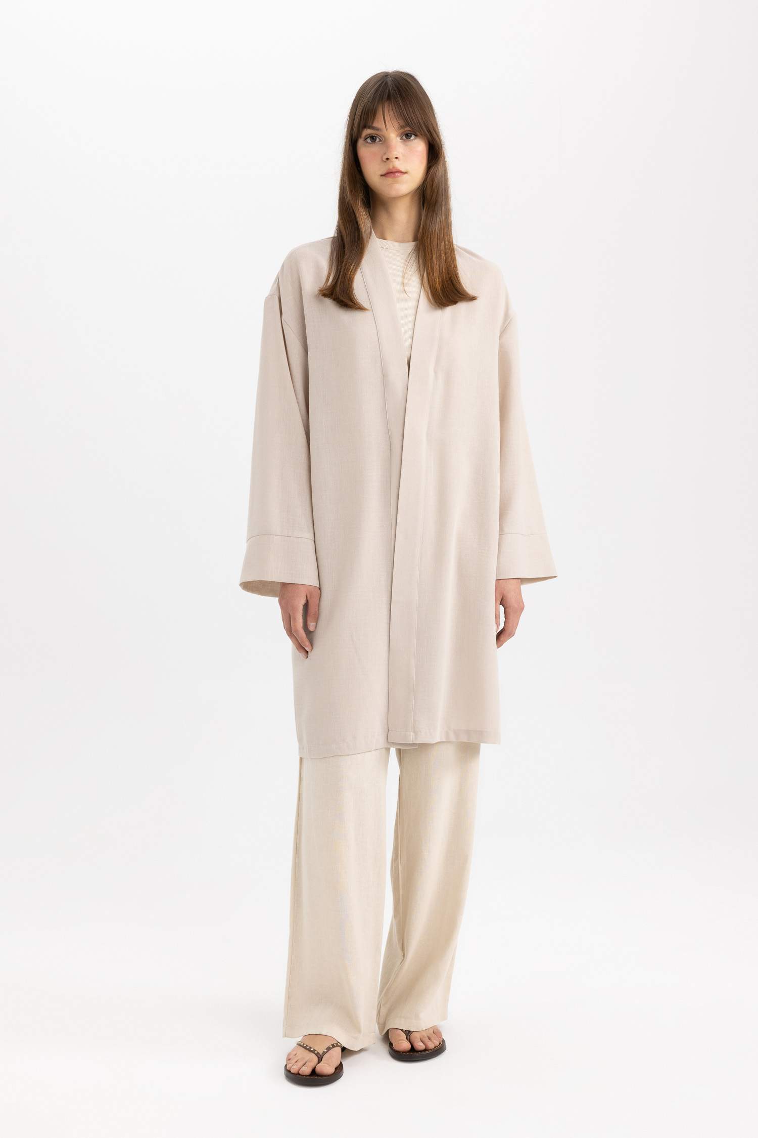 كيمونو ذو مظهر كتاني برقبة V