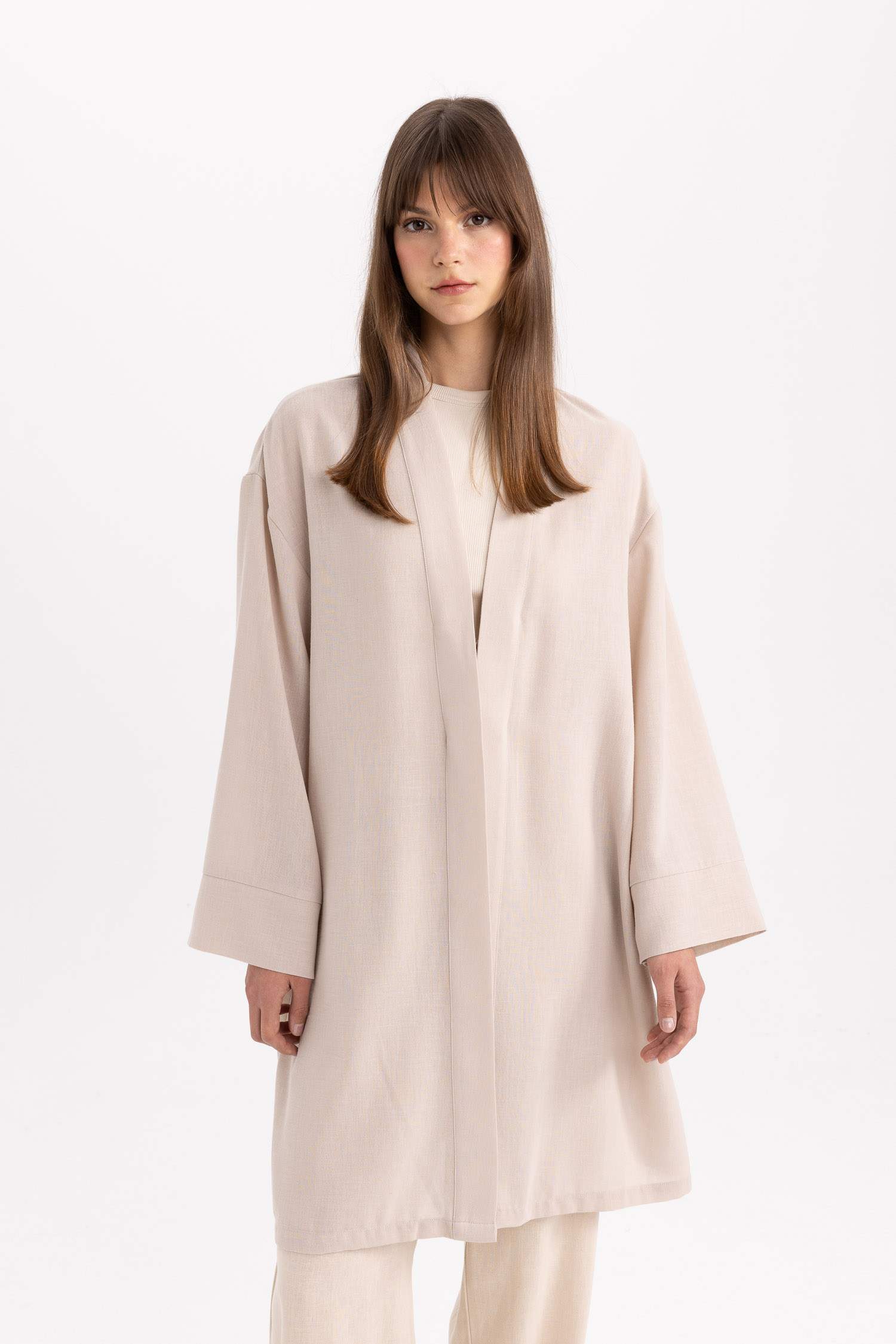 كيمونو ذو مظهر كتاني برقبة V