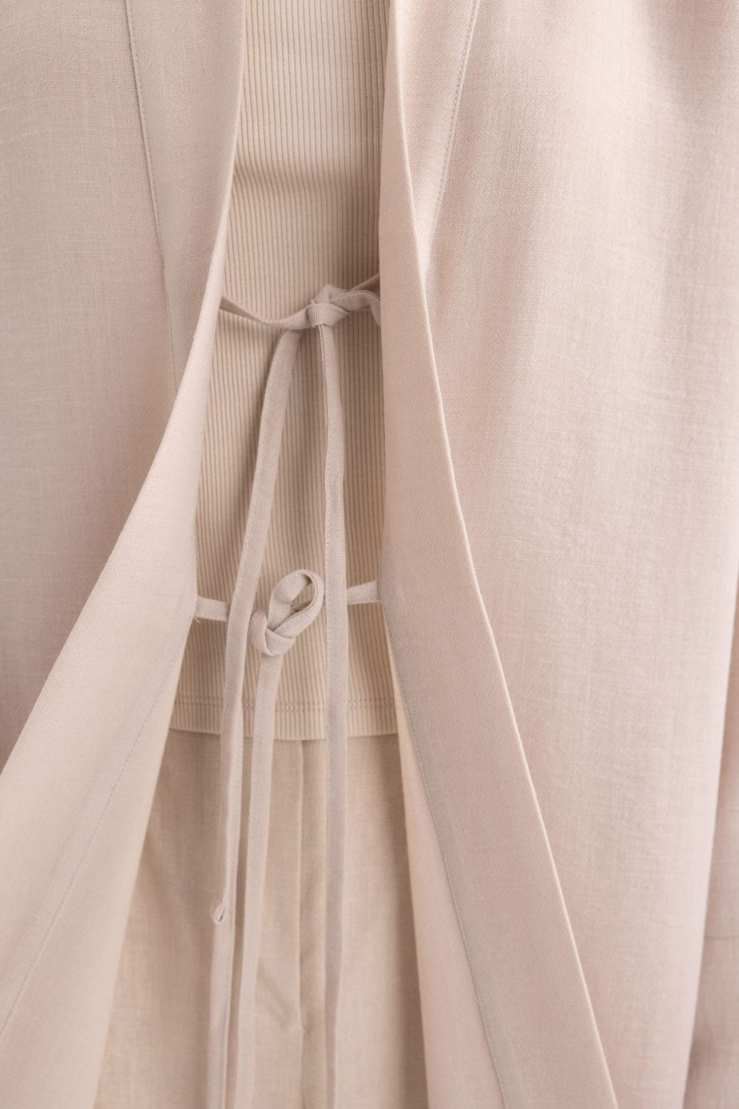 كيمونو ذو مظهر كتاني برقبة V