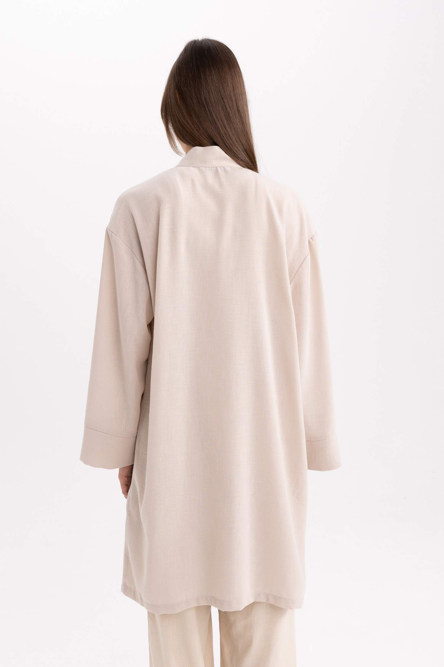 كيمونو ذو مظهر كتاني برقبة V