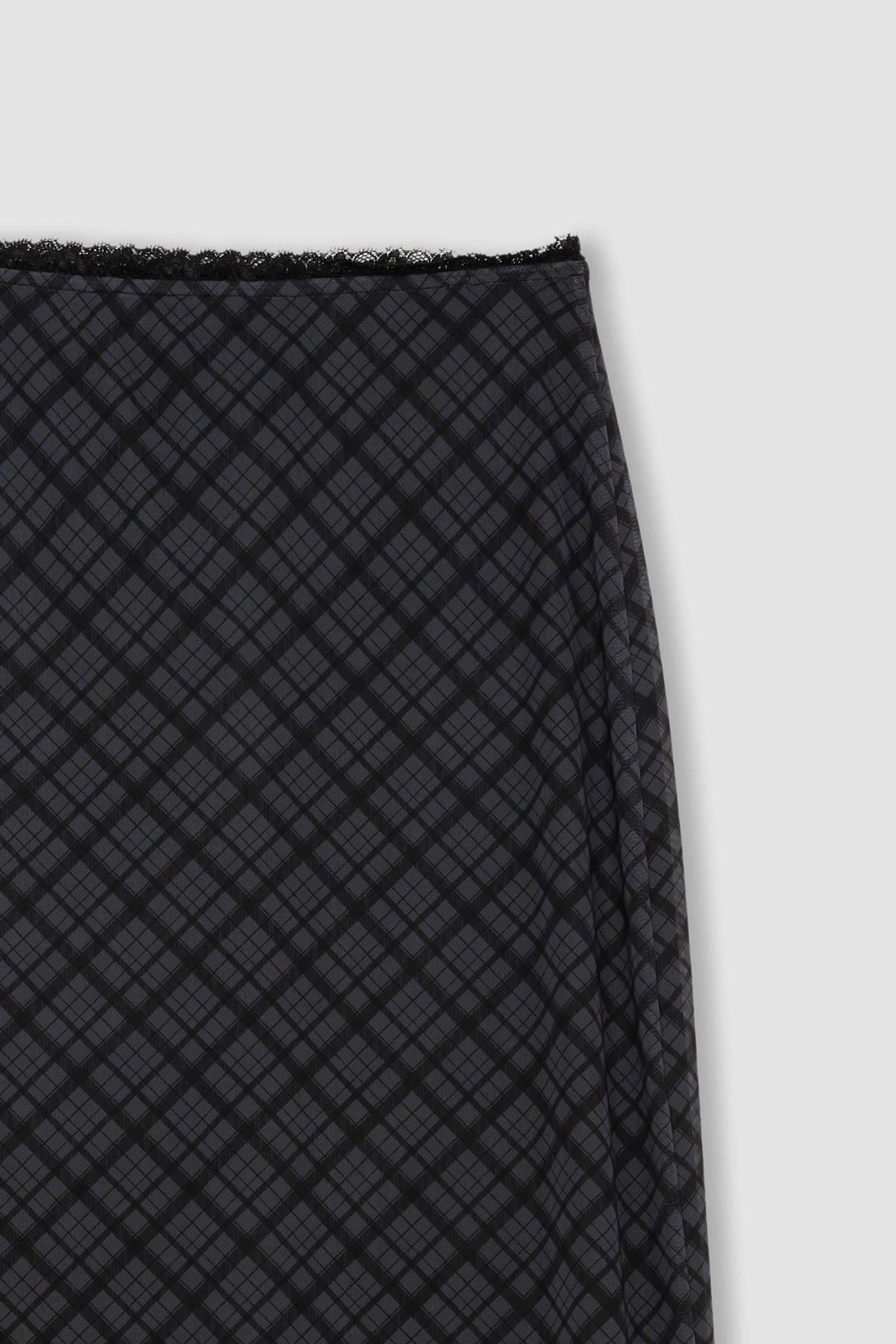 A Kesim Desenli Yüksek Bel Astarlı Tül Maxi Etek