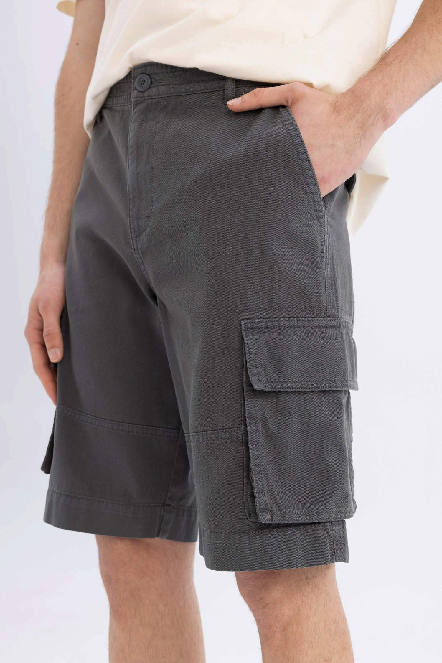 Cargo Fit Gabardine Bermuda