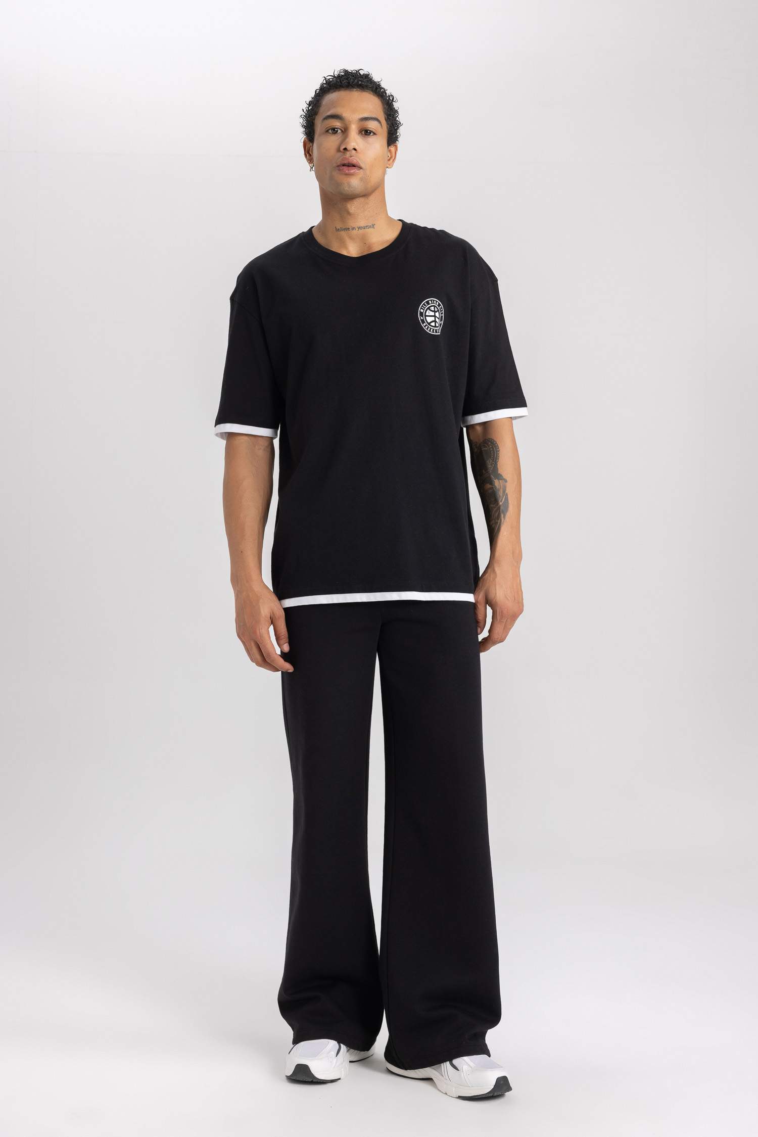 تيشيرت واسع برقبة مستديرة من دنفر ناغتس