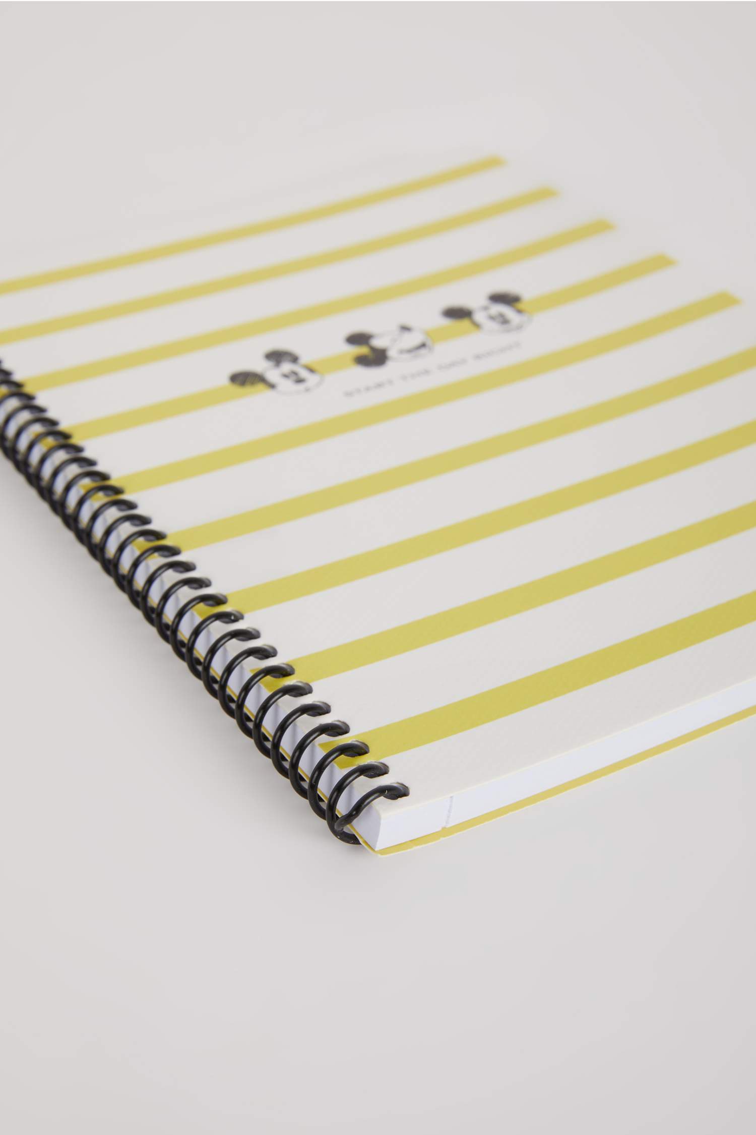 Mickey Mouse Desenli Çizgili Spiralli 16,5x22,5 cm Not Defteri