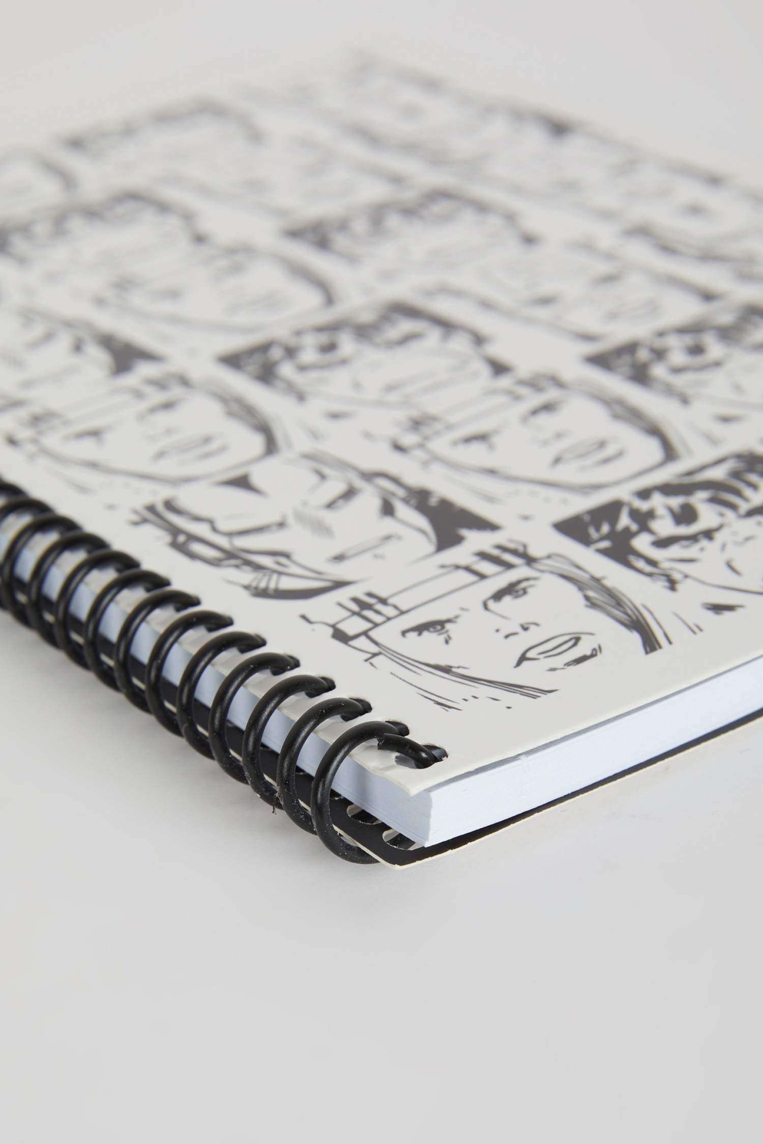 Marvel Desenli Kareli Spiralli 16,5x22,5 cm Not Defteri