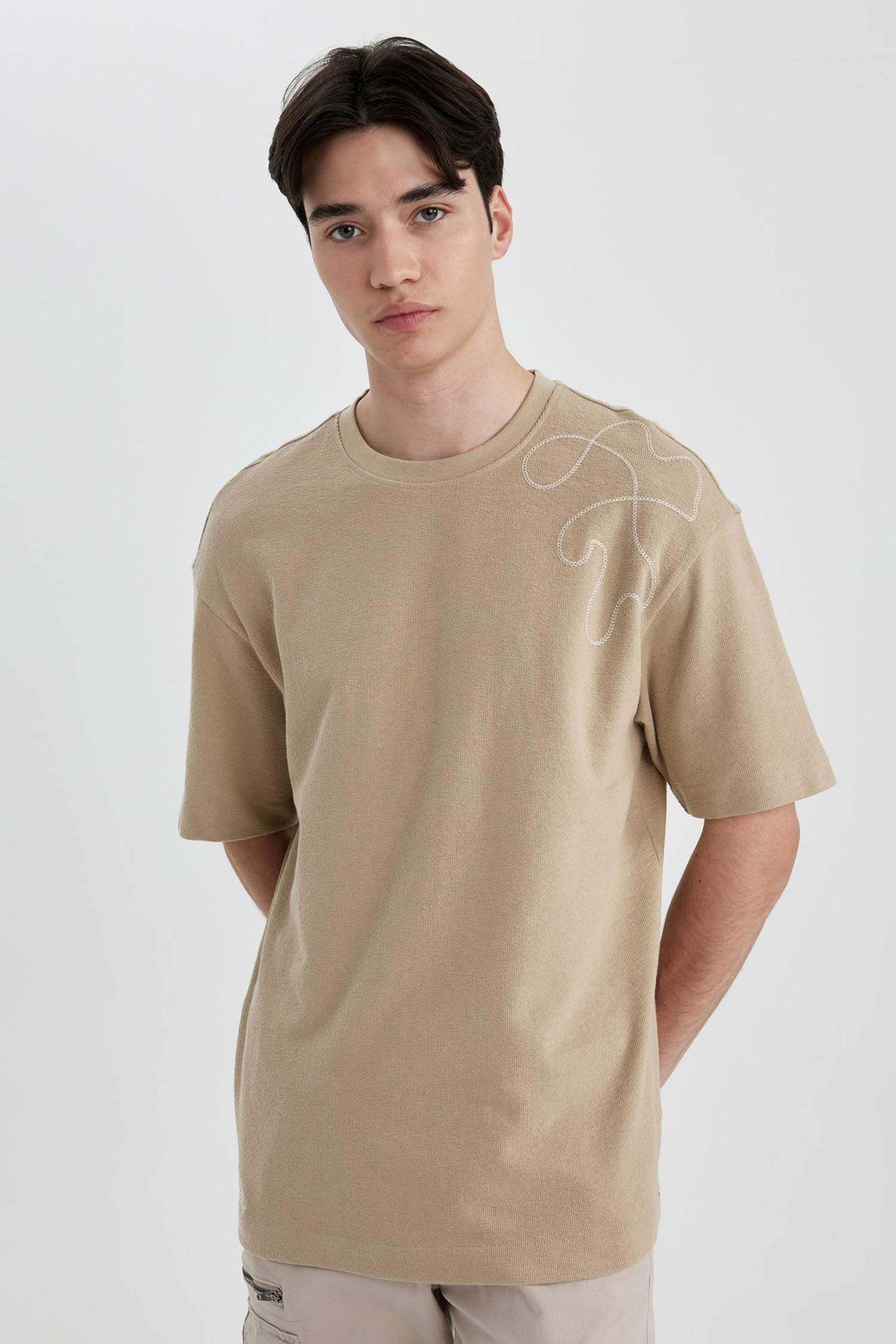 تيشيرت مطبوع قصة مريحة بياخة مستديرة