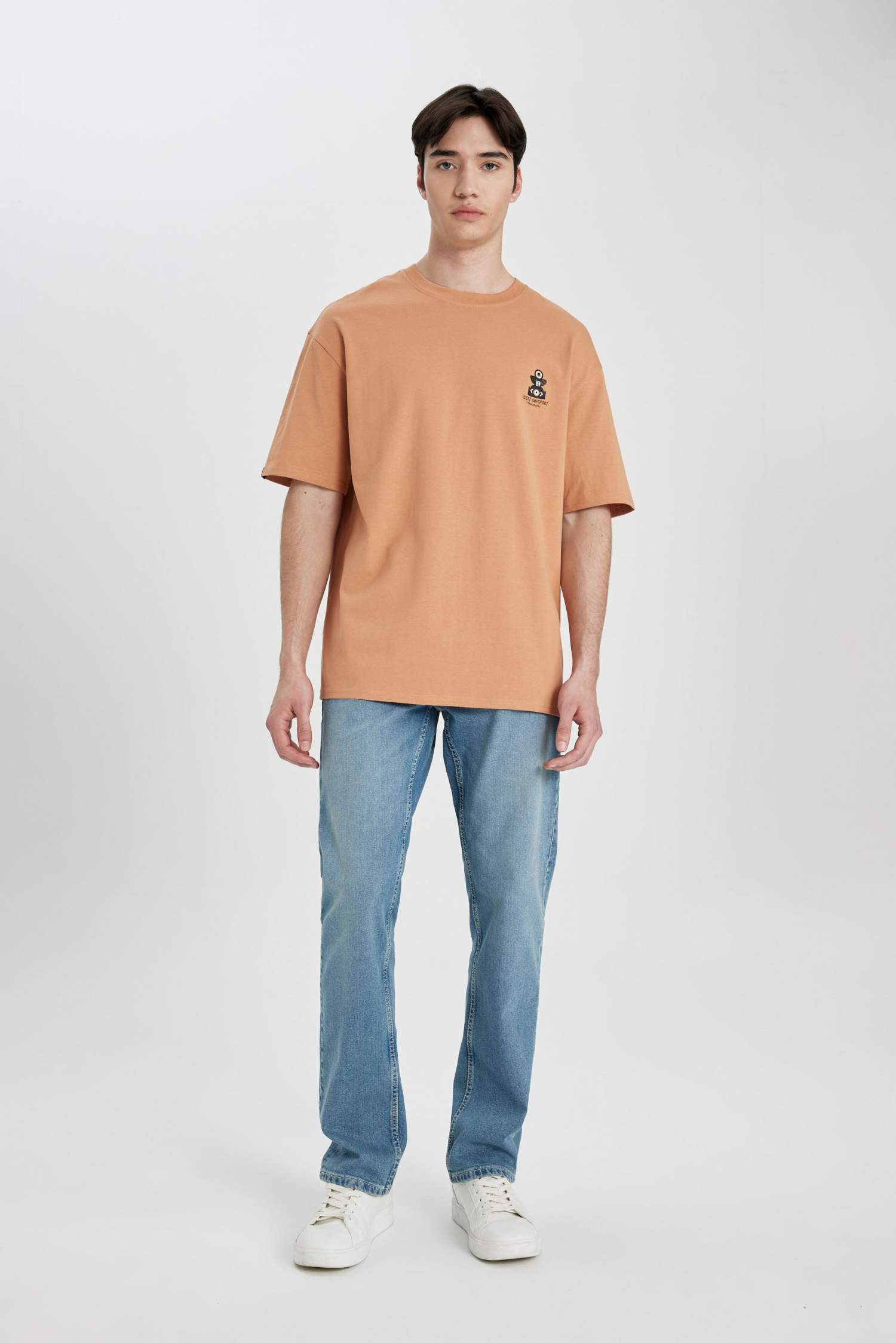 تيشيرت مطبوع قصة مريحة بياخة مستديرة