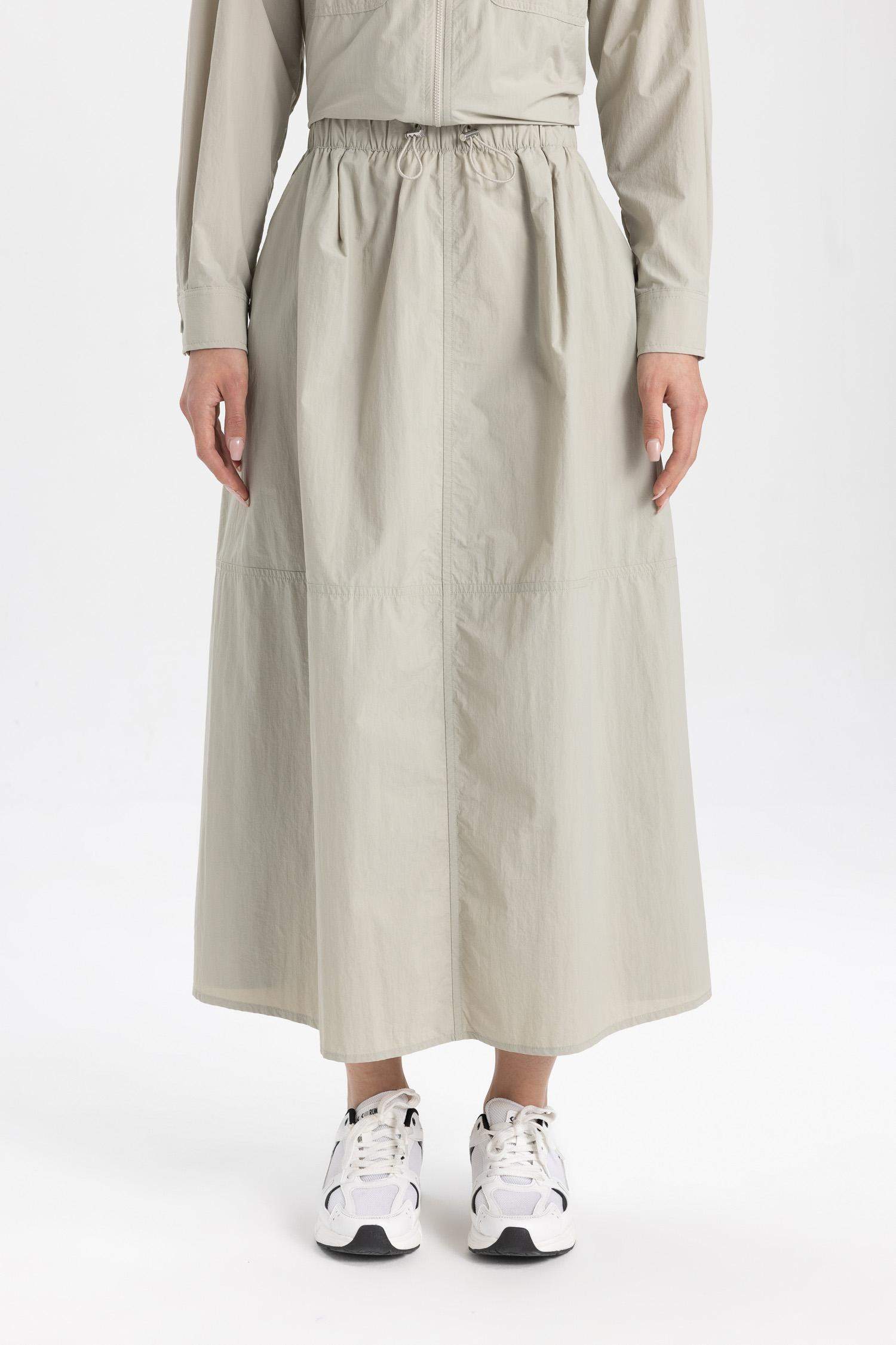 تنورة طويلة بقصة A