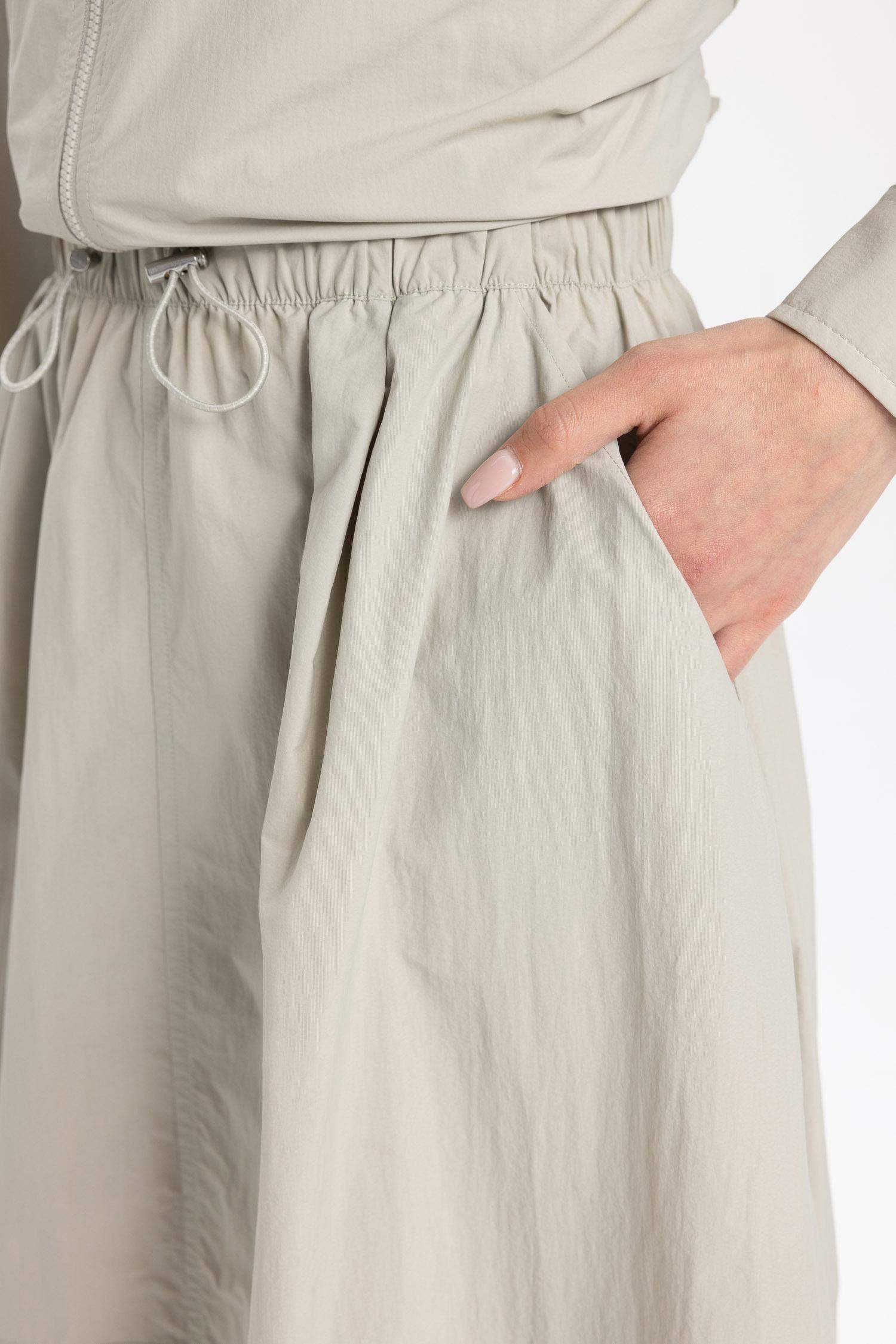 تنورة طويلة بقصة A