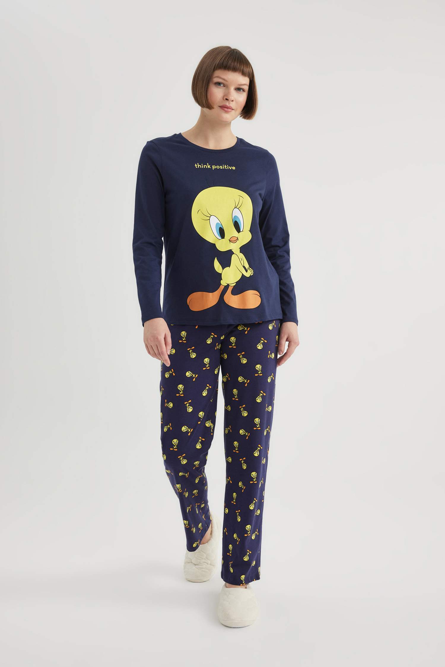 Fall in Love Looney Tunes Regular Fit 2 Piece Pajama Set