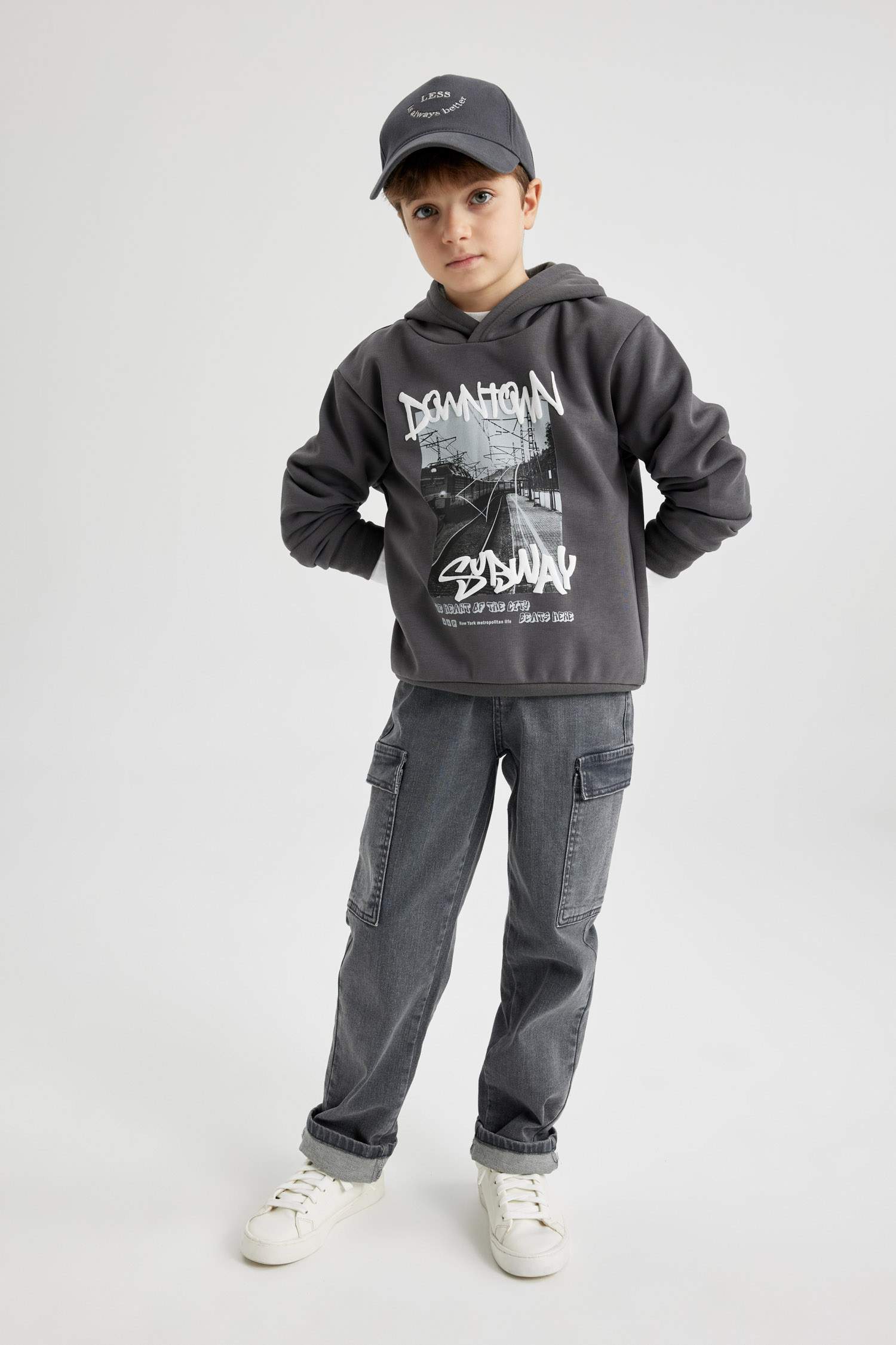 سويت شيرت ولادي قصة عادية بغطاء للرأس