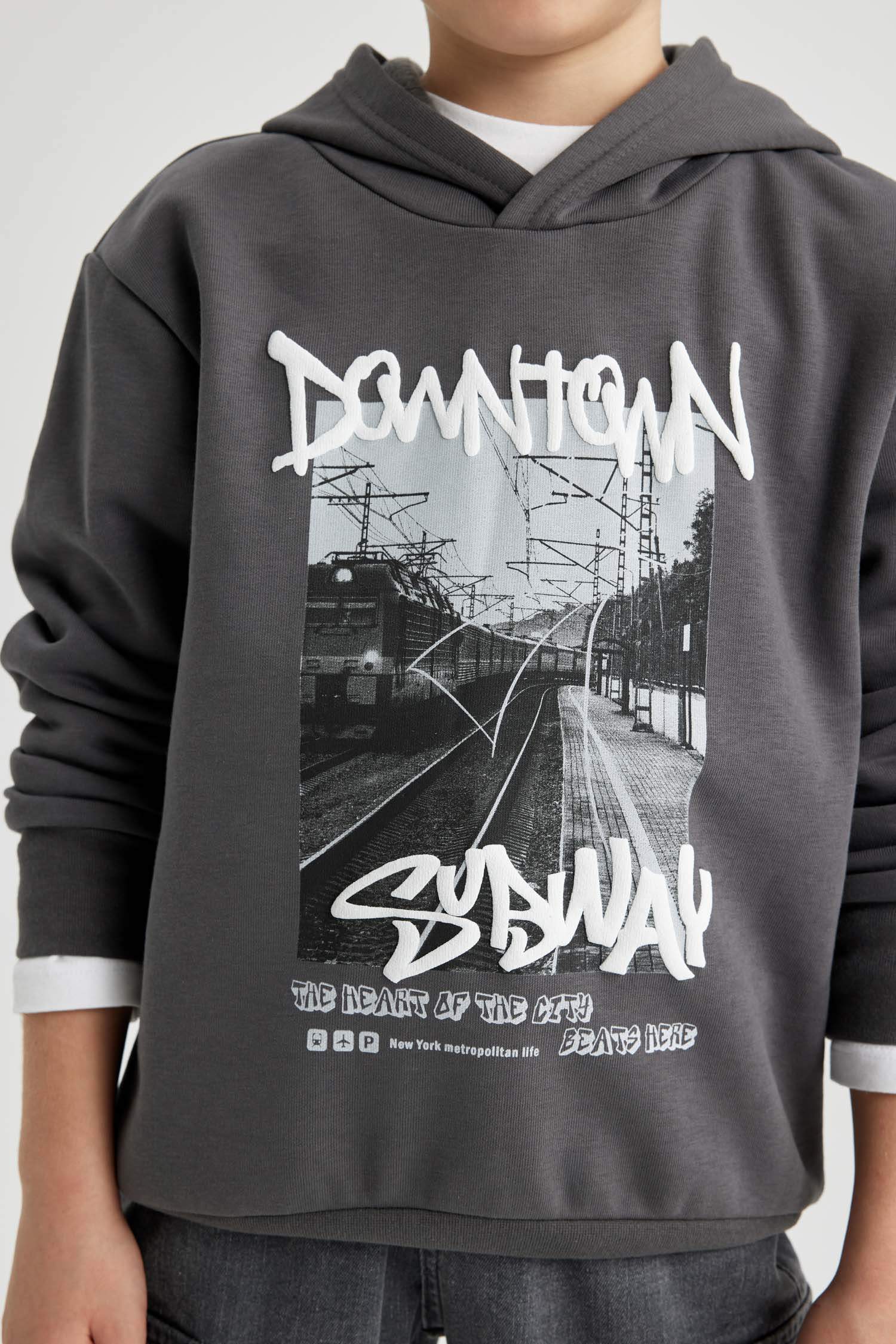 سويت شيرت ولادي قصة عادية بغطاء للرأس