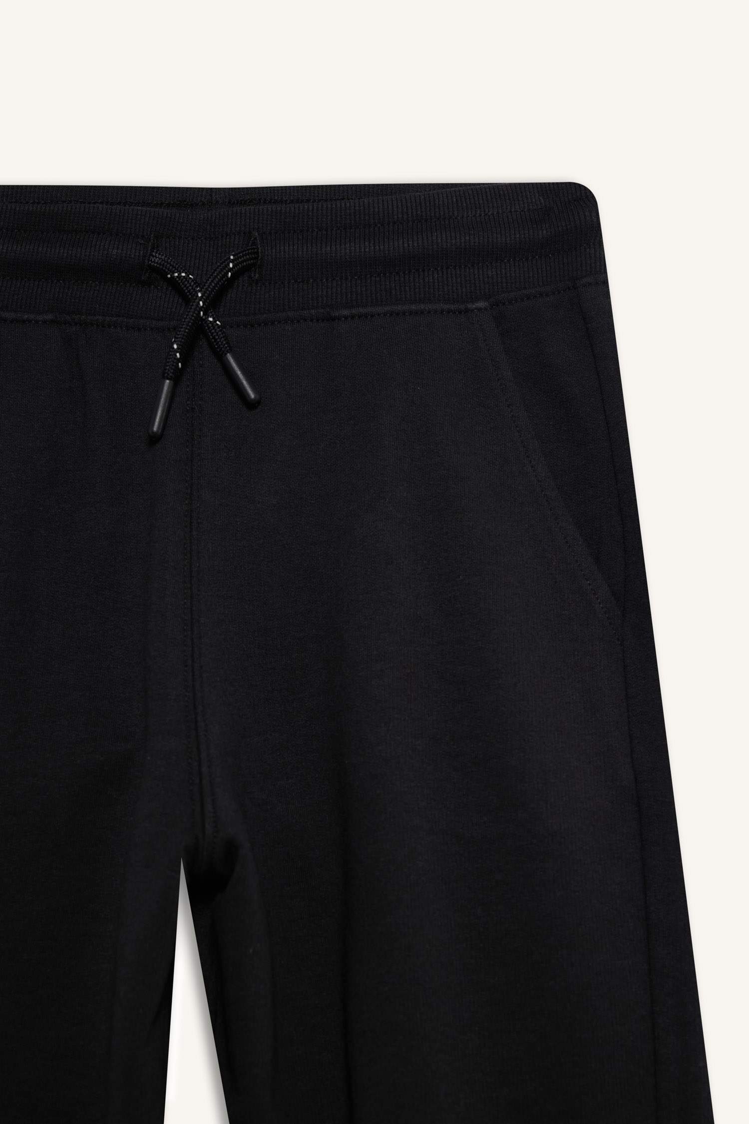 شورت بيزك سادة ولادي قصة عادية