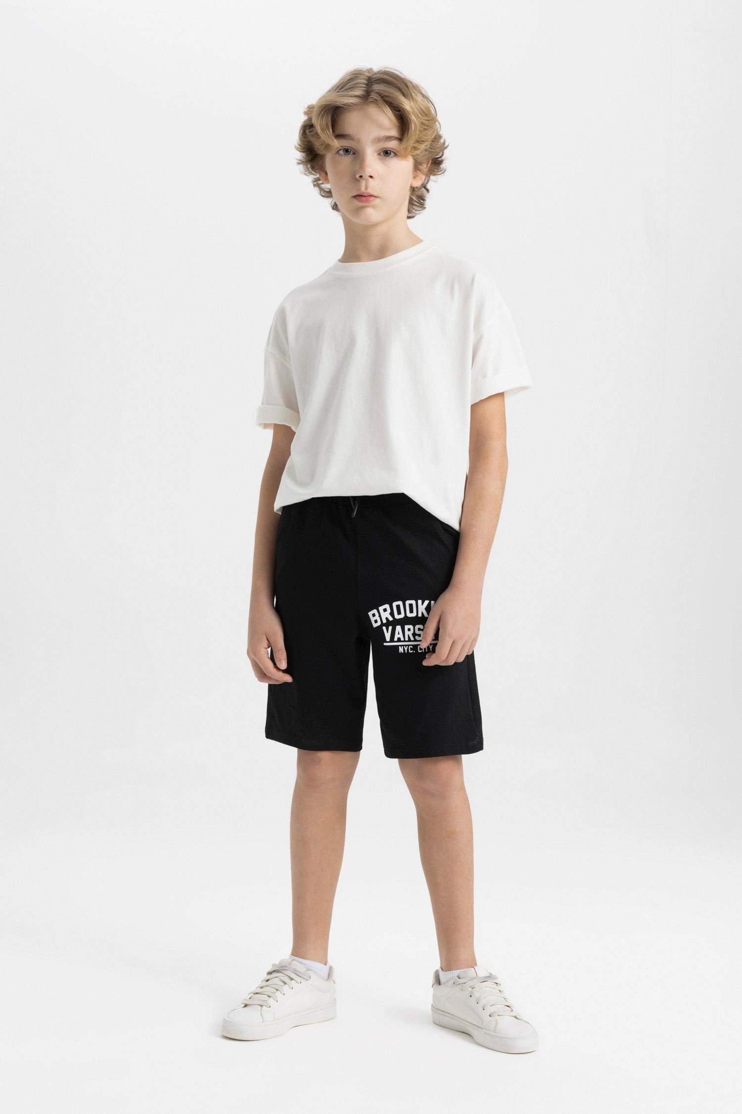 شورت ولادي قصة عادية