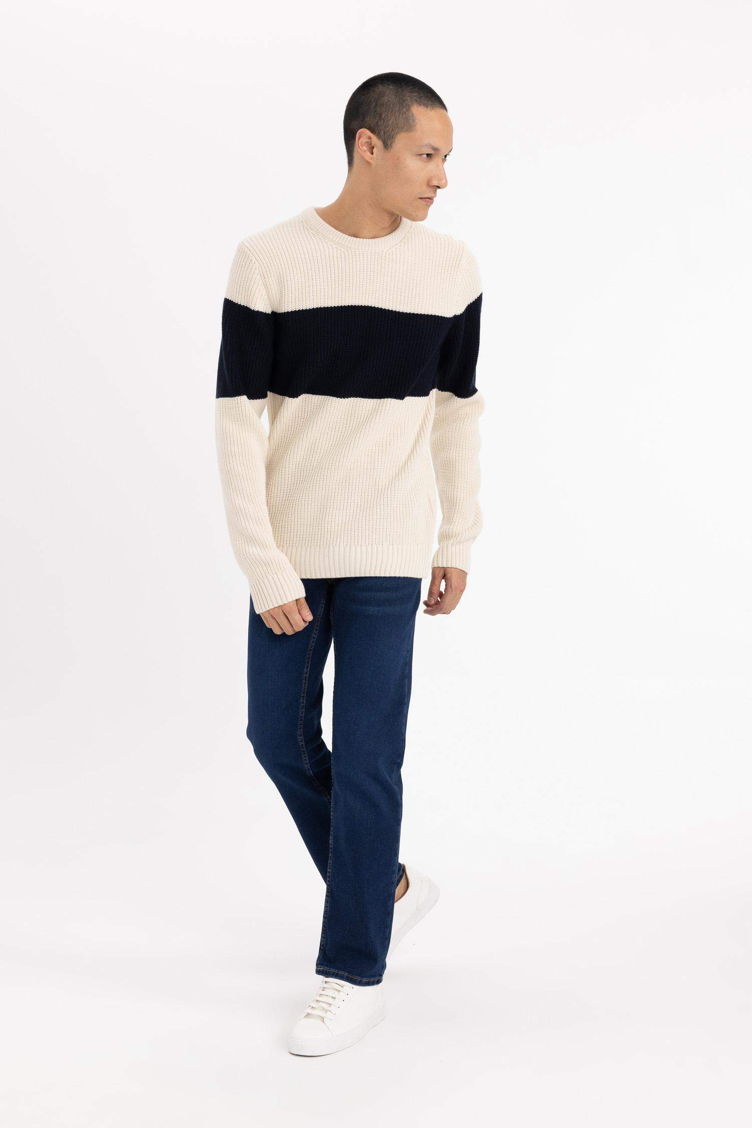Standard Fit Crew Neck Knitwear Pullover