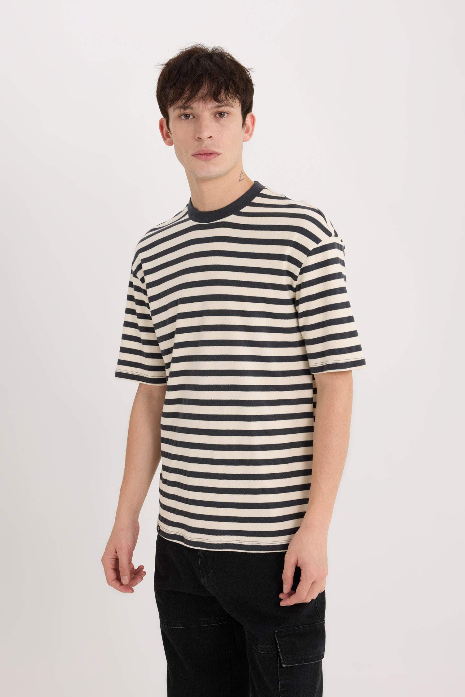 Boxy Fit Crew Neck Striped Short Sleeve T-Shirt
