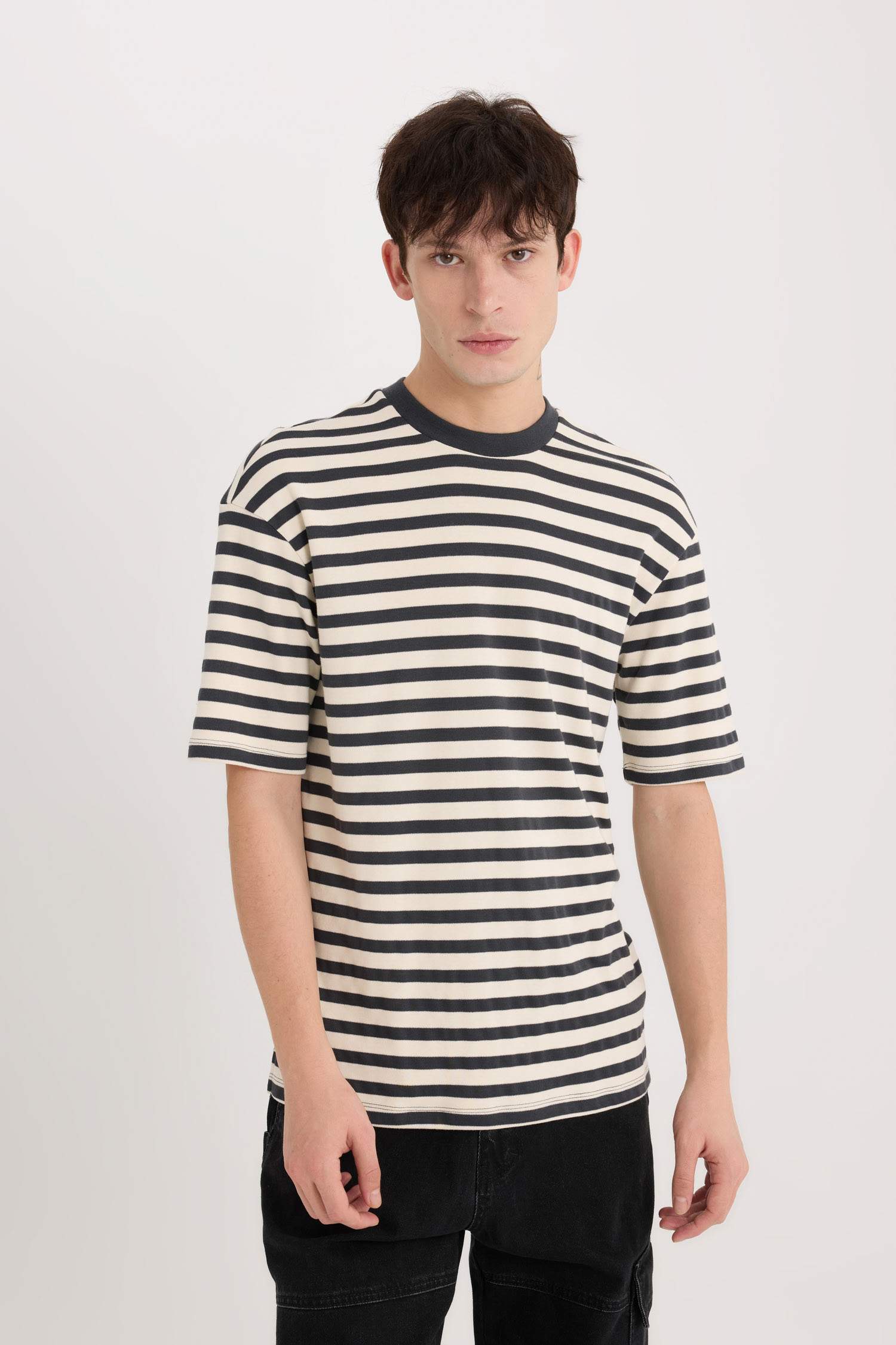 Boxy Fit Crew Neck Striped Short Sleeve T-Shirt