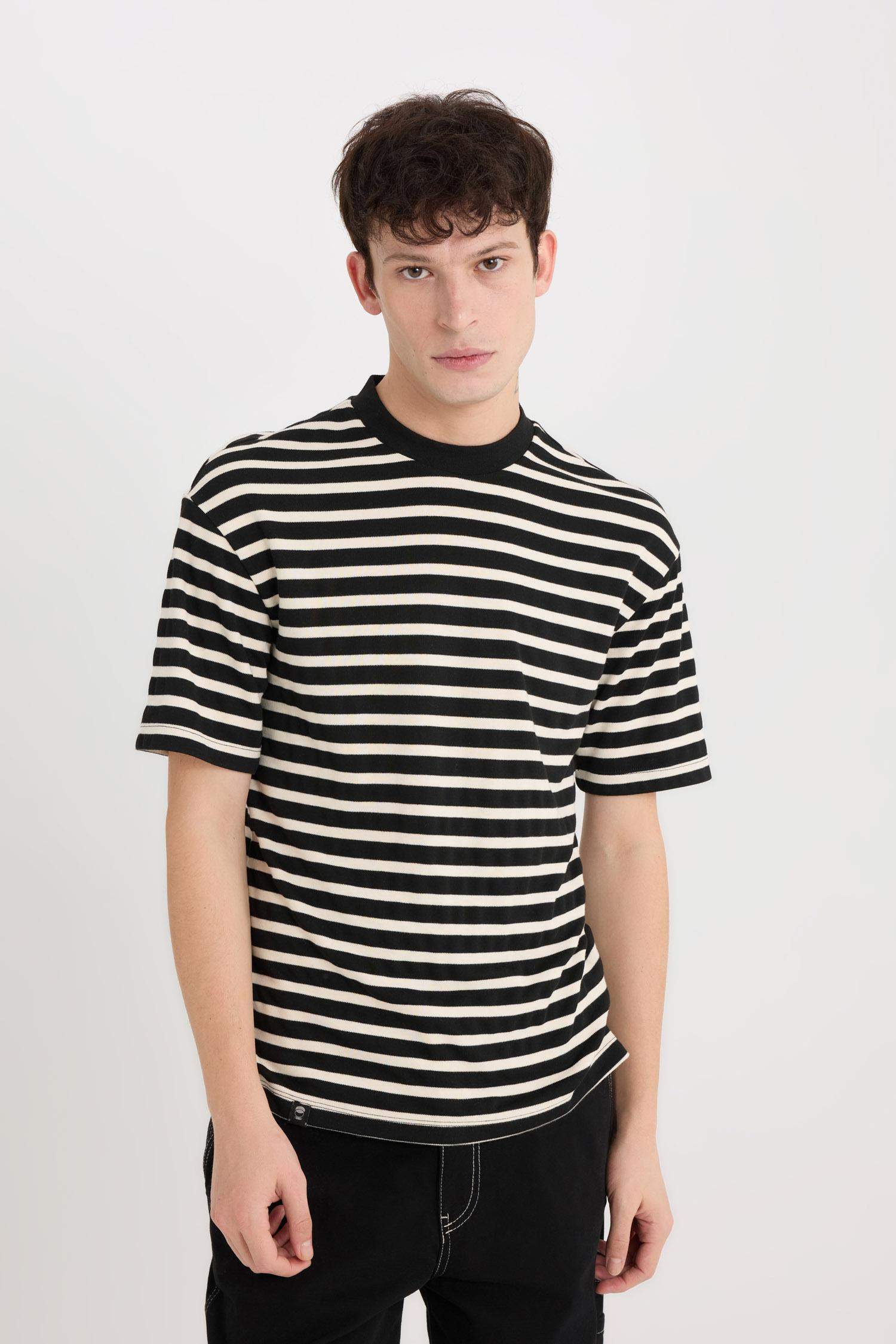 Boxy Fit Crew Neck Striped Short Sleeve T-Shirt
