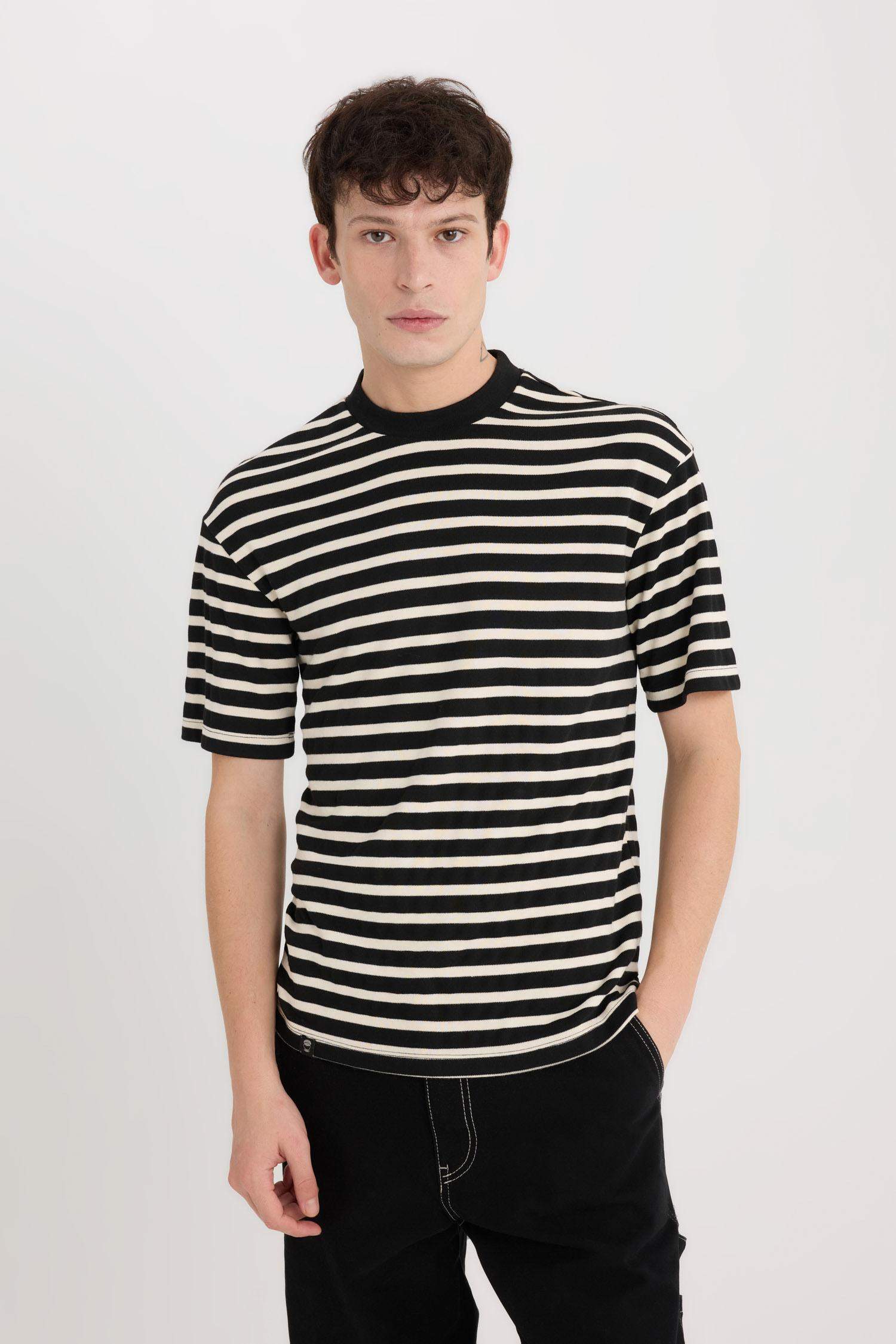 Boxy Fit Crew Neck Striped Short Sleeve T-Shirt