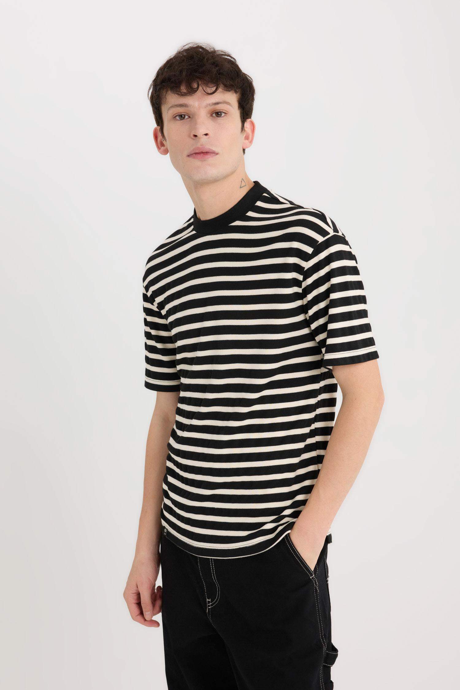 Boxy Fit Crew Neck Striped Short Sleeve T-Shirt
