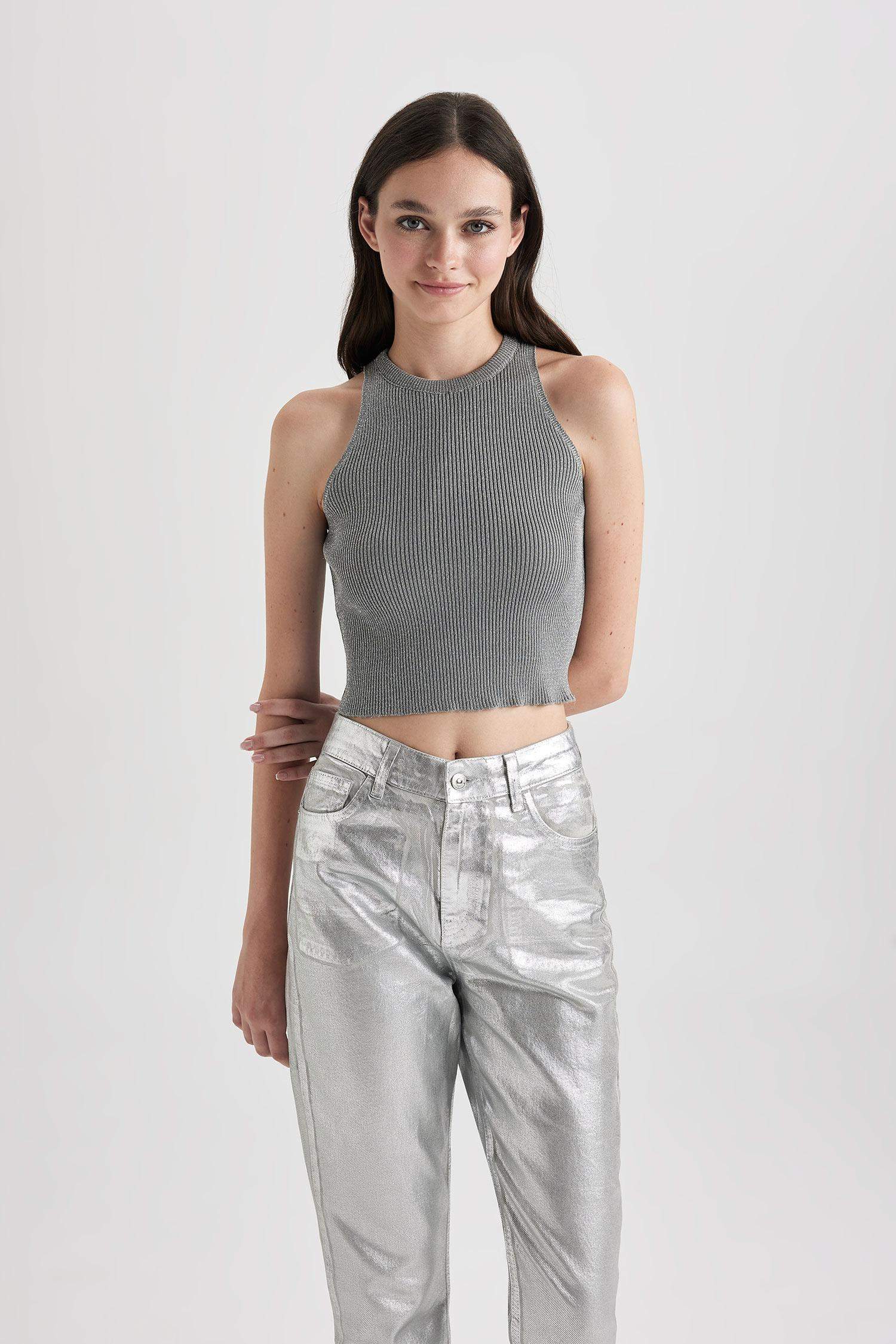 أندر شيرت سليم فيت بياقة هالتر