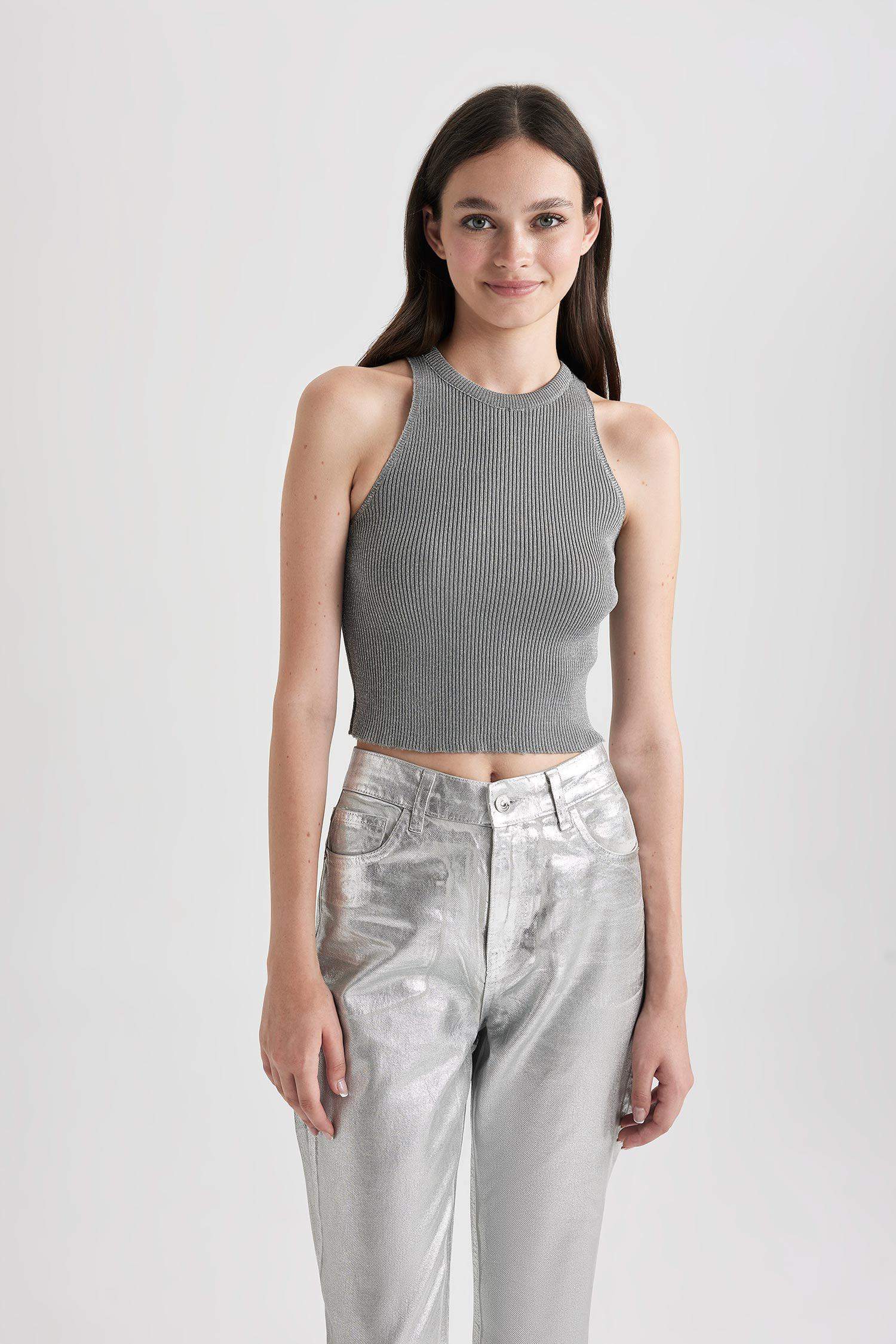 أندر شيرت سليم فيت بياقة هالتر