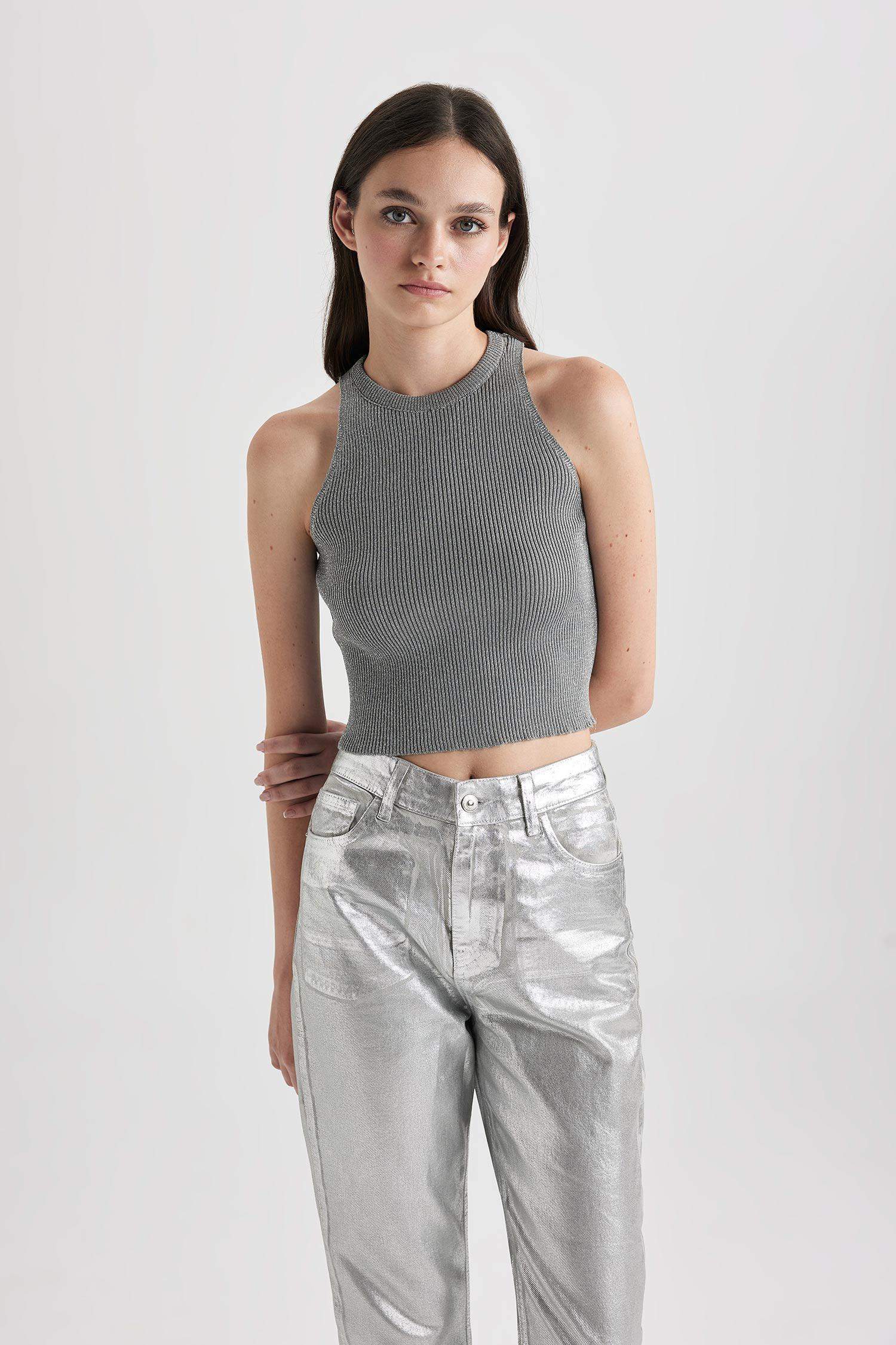 أندر شيرت سليم فيت بياقة هالتر