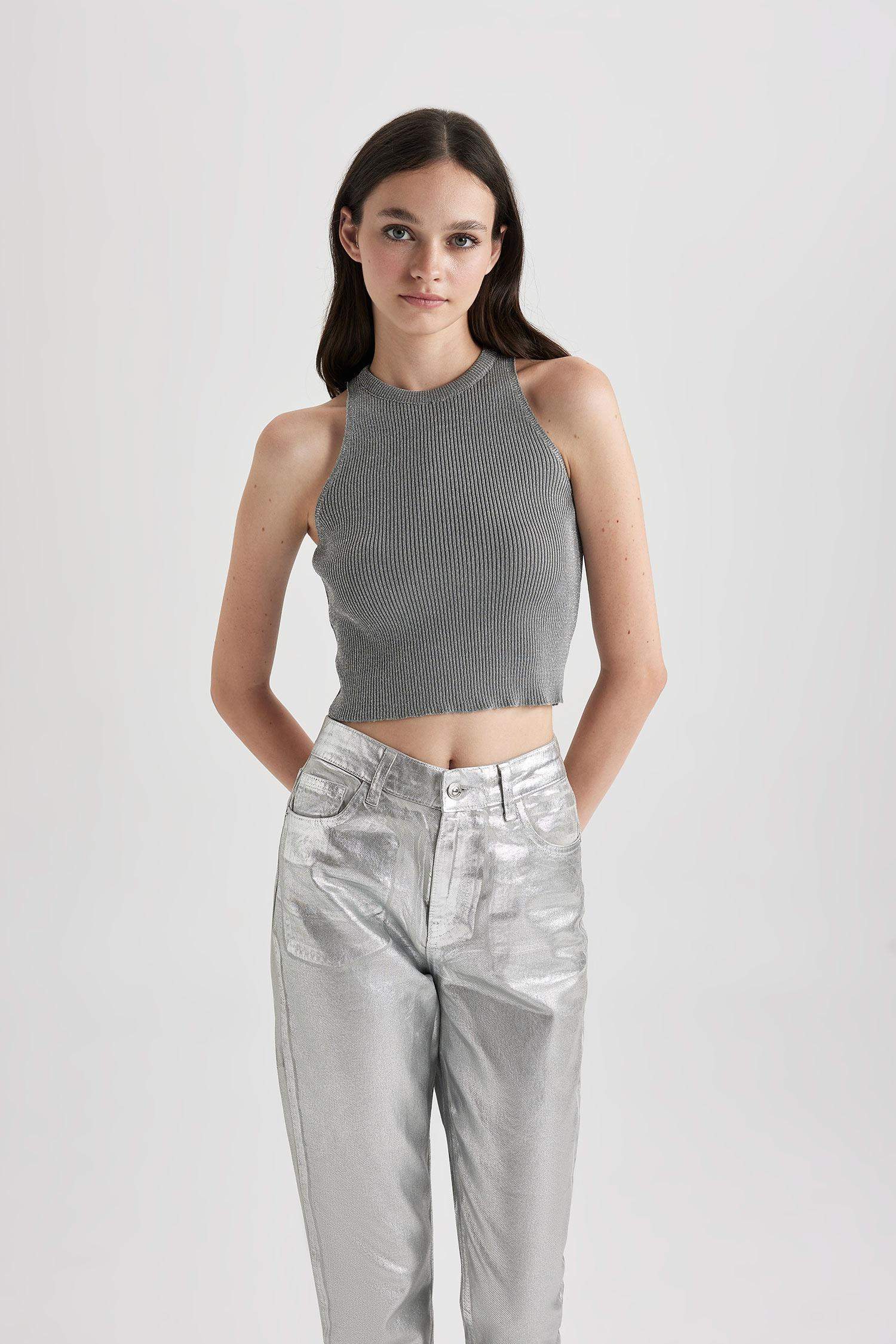 أندر شيرت سليم فيت بياقة هالتر