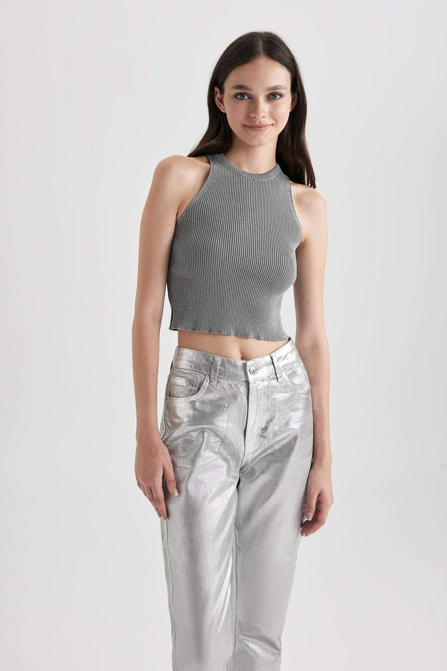 أندر شيرت سليم فيت بياقة هالتر