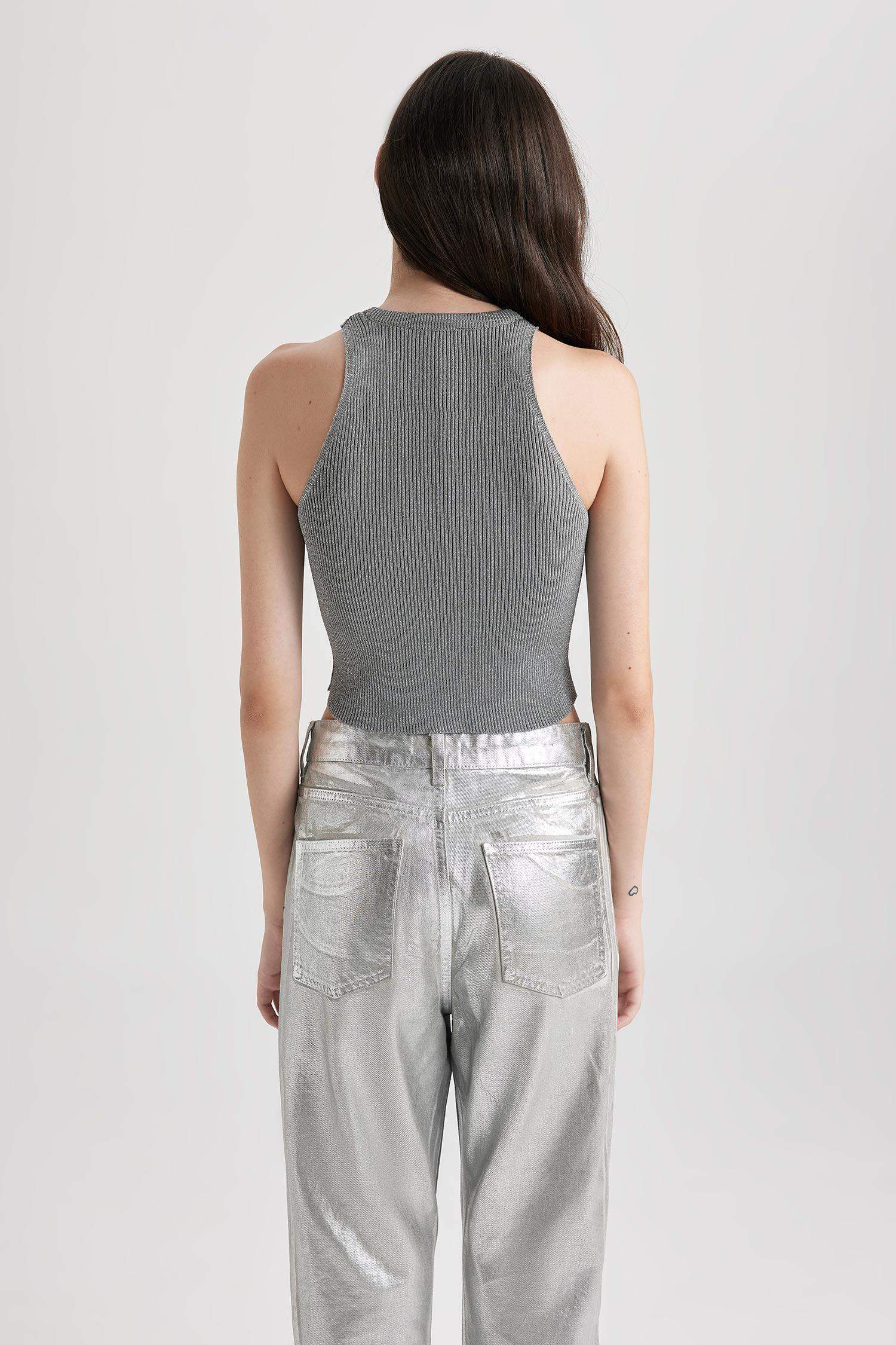 أندر شيرت سليم فيت بياقة هالتر