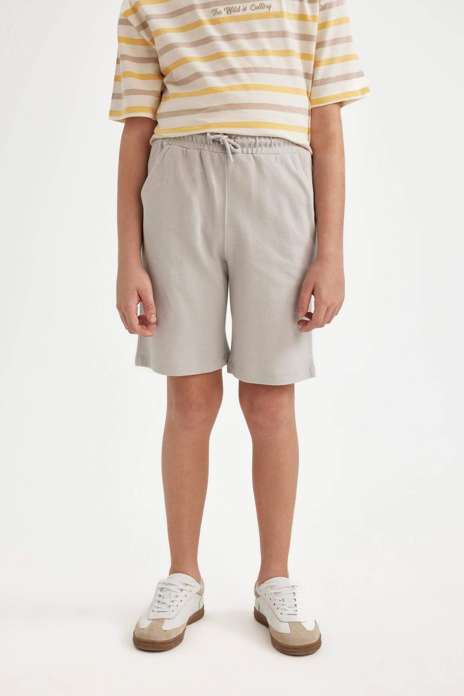 شورت ولادي بيكة بقصة عادية