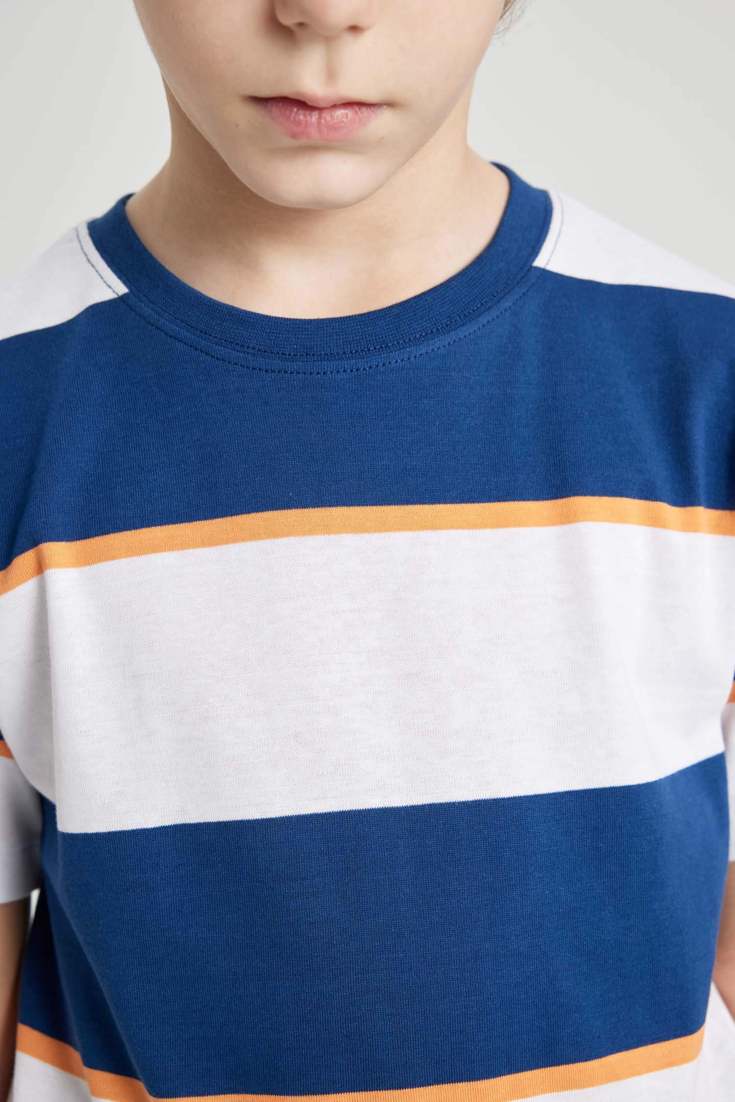 تيشيرت مخطط ولادي نص ردن قصة عادية وياخة مستديرة