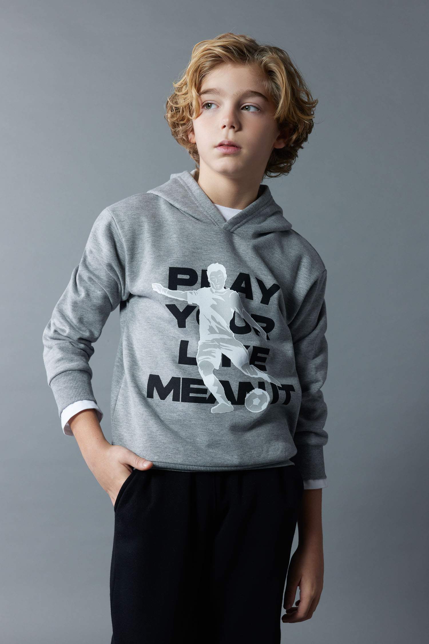 سويت شيرت ولادي قصة عادية بغطاء للرأس