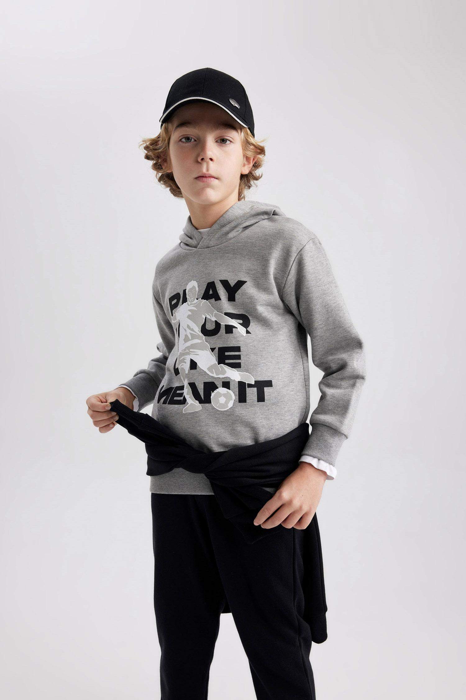 سويت شيرت ولادي قصة عادية بغطاء للرأس