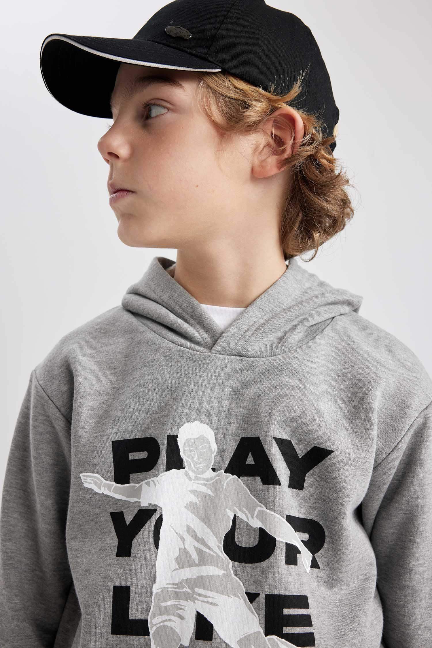 سويت شيرت ولادي قصة عادية بغطاء للرأس