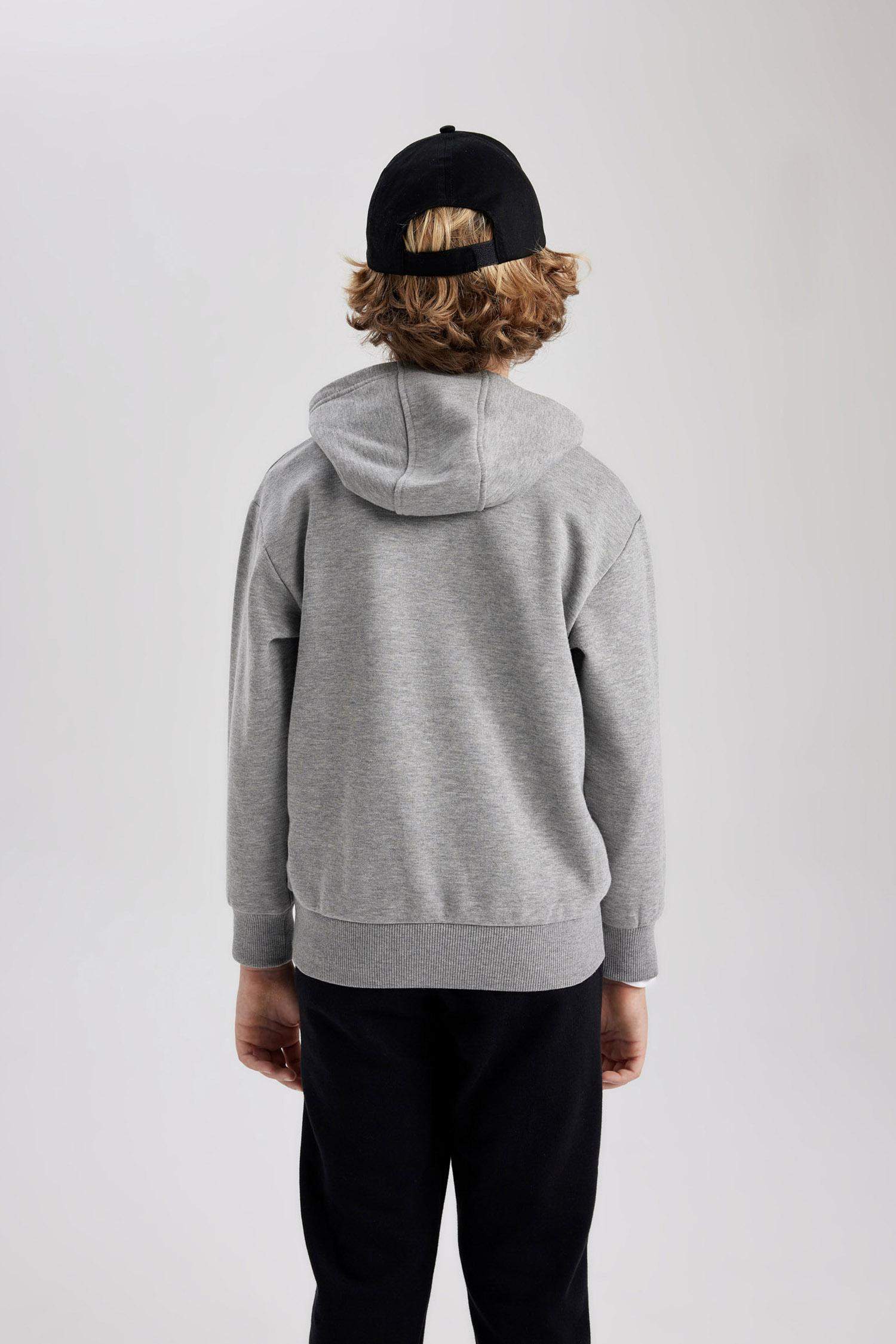 سويت شيرت ولادي قصة عادية بغطاء للرأس