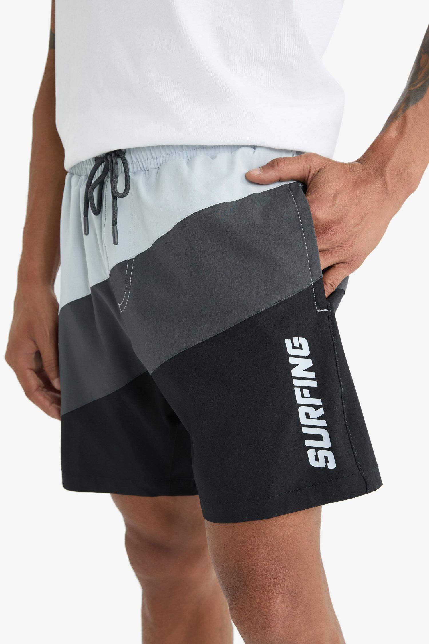 شورت بحر قصير قصة عادية محكم من DeFactoFit