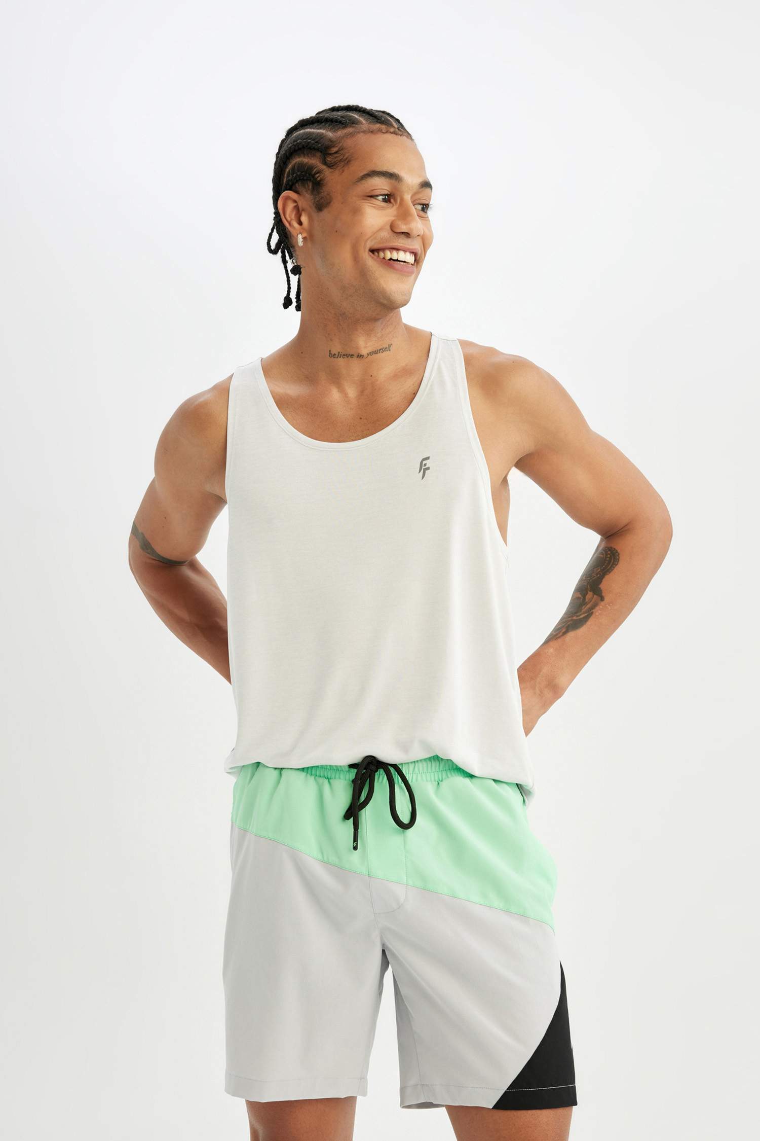 شورت بحر قصير قصة عادية ملون محكم من DeFactoFit