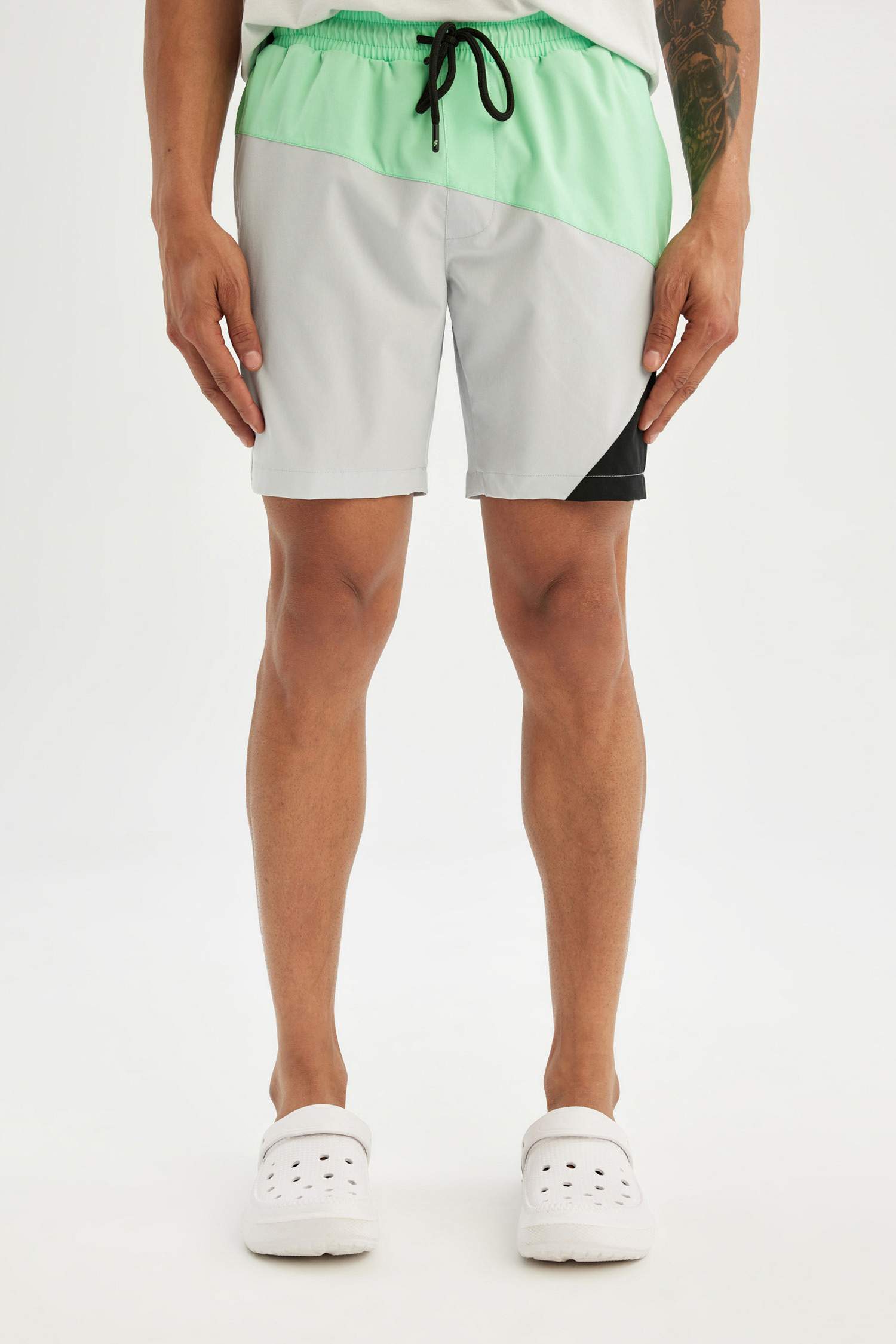 شورت بحر قصير قصة عادية ملون محكم من DeFactoFit