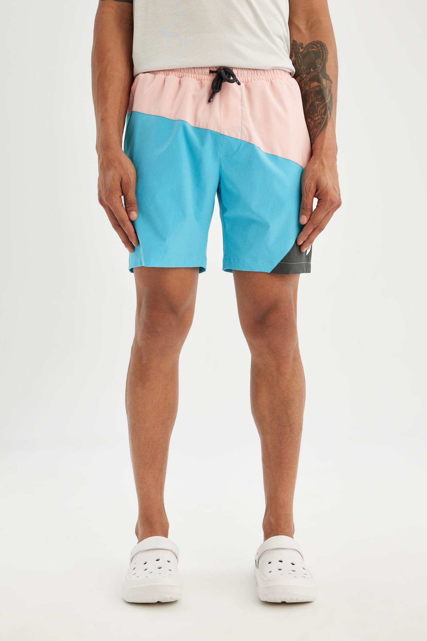 شورت بحر قصير قصة عادية محكم ملون من DeFactoFit