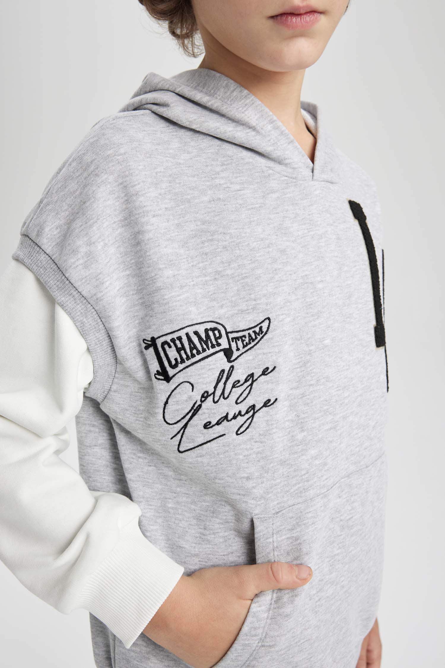 Erkek Çocuk Oversize Geniş Kalıp Nakışlı Kapüşonlu Sweatshirt