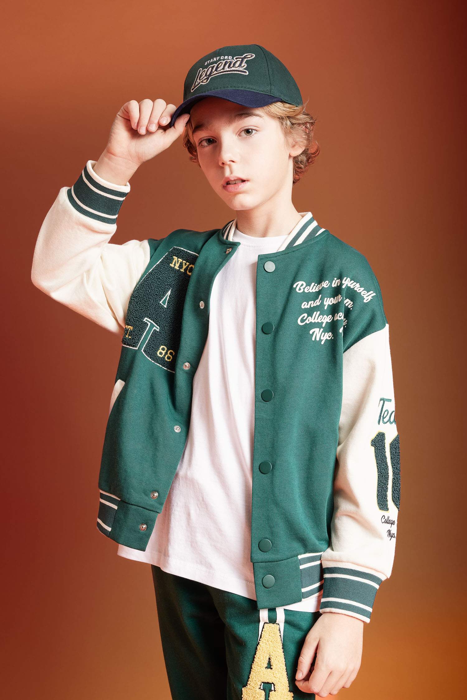 سويتر ولادي قصة عادية بياخة مستديرة