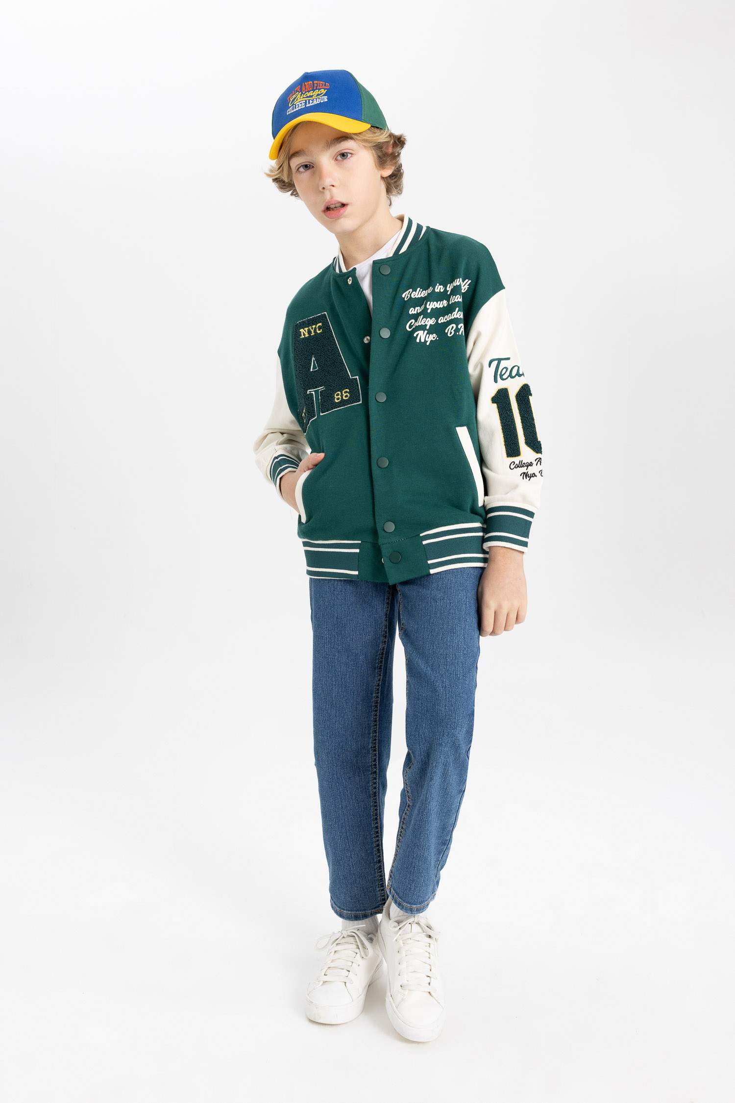 سويتر ولادي قصة عادية بياخة مستديرة