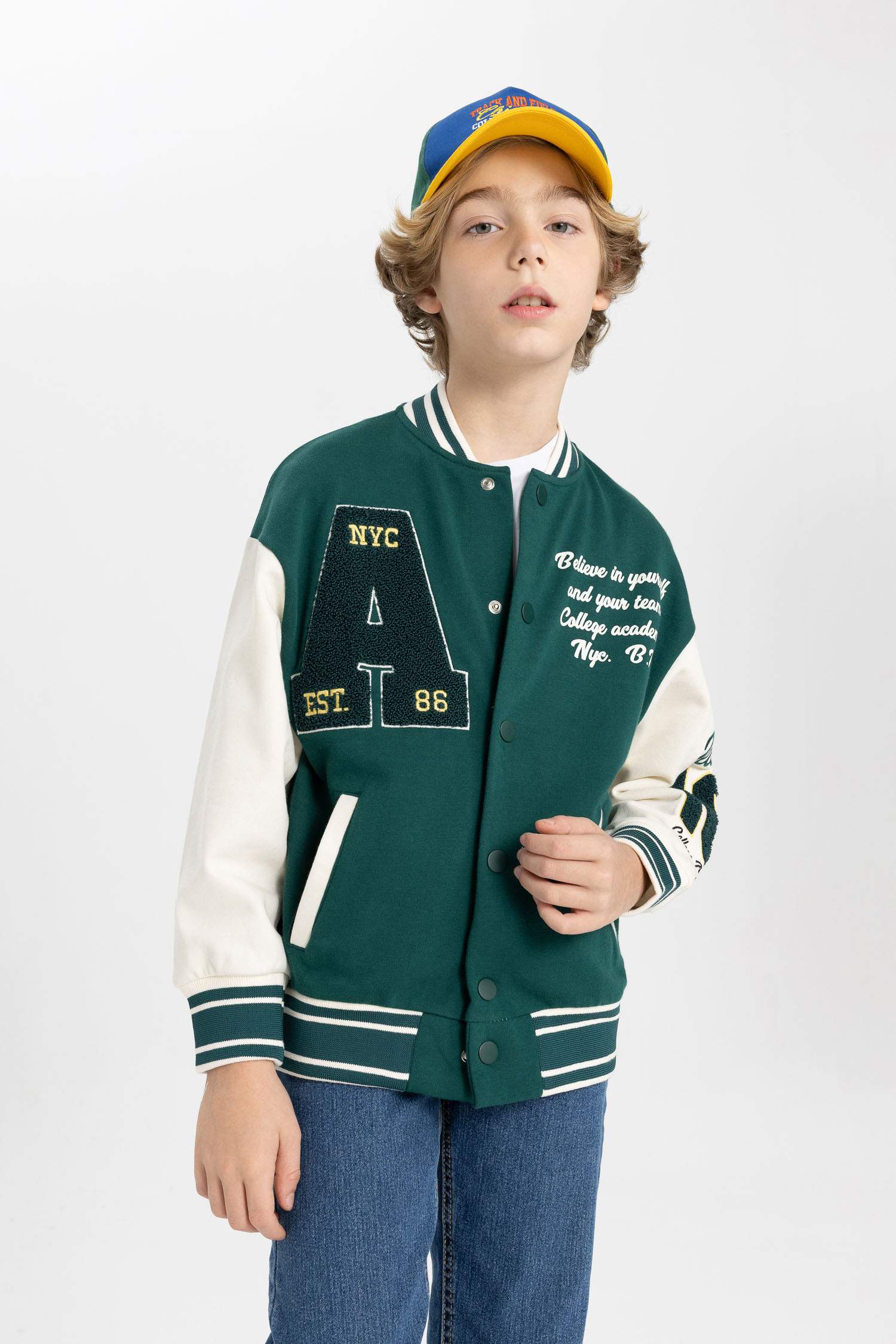 سويتر ولادي قصة عادية بياخة مستديرة