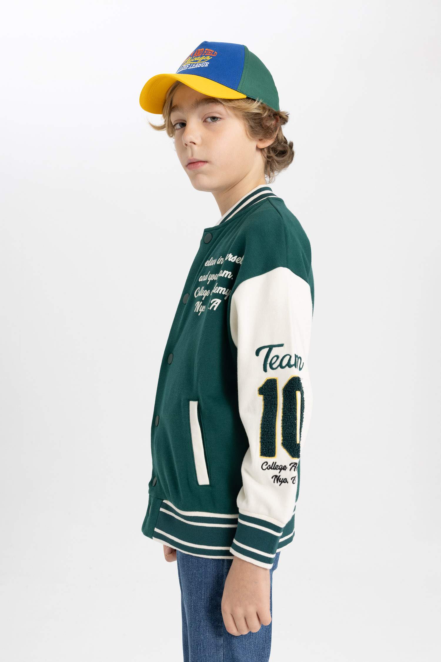 سويتر ولادي قصة عادية بياخة مستديرة