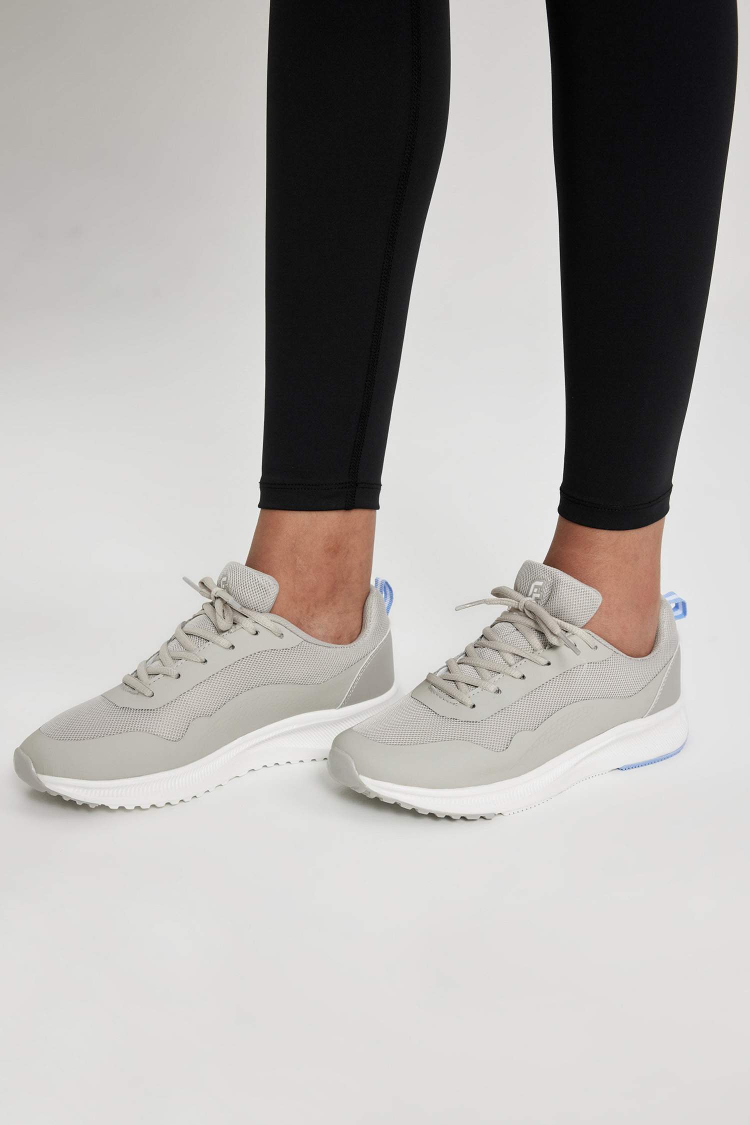 Woman Faux Leather Serrated Sole Sport shoes