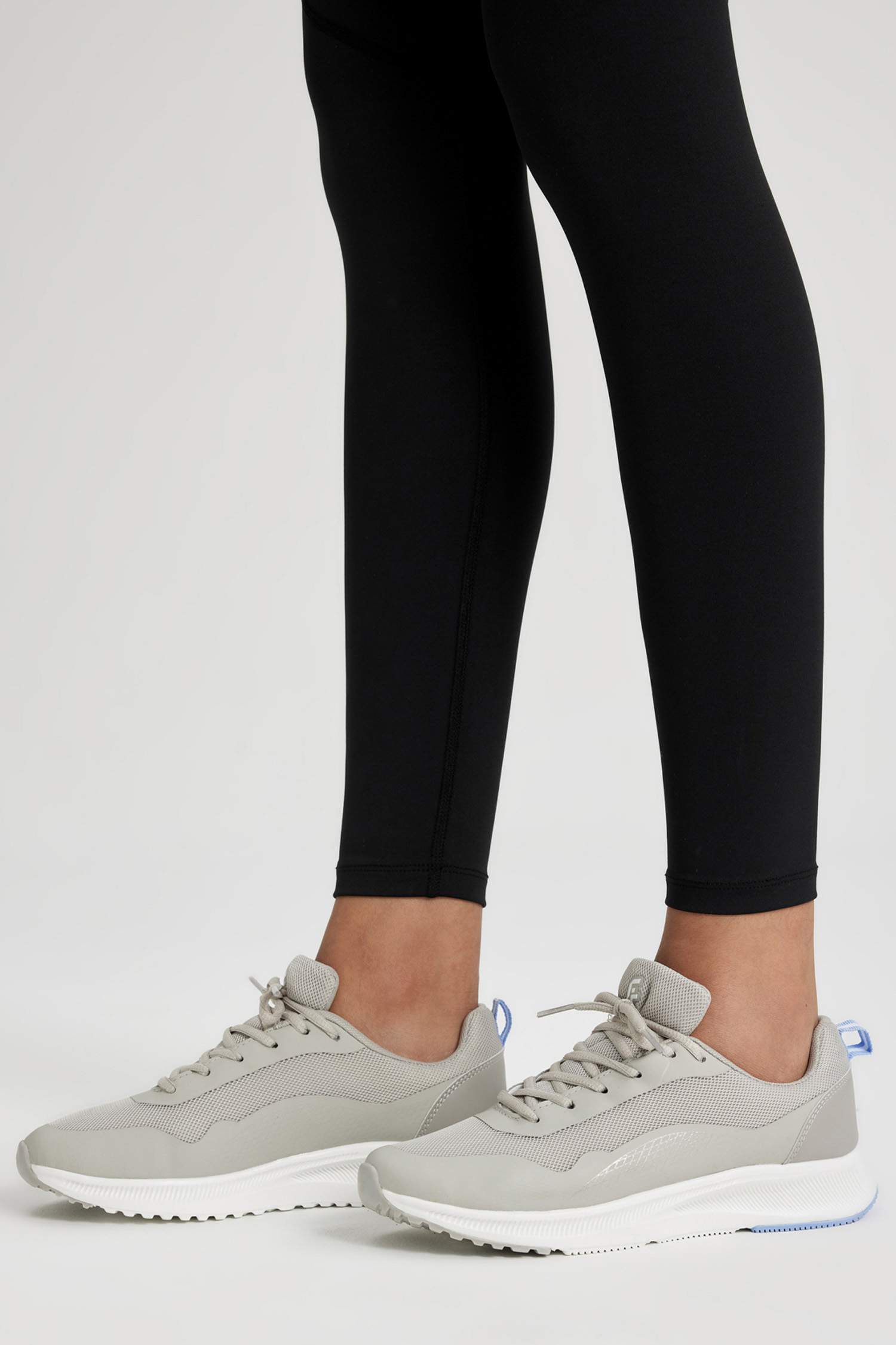 Woman Faux Leather Serrated Sole Sport shoes