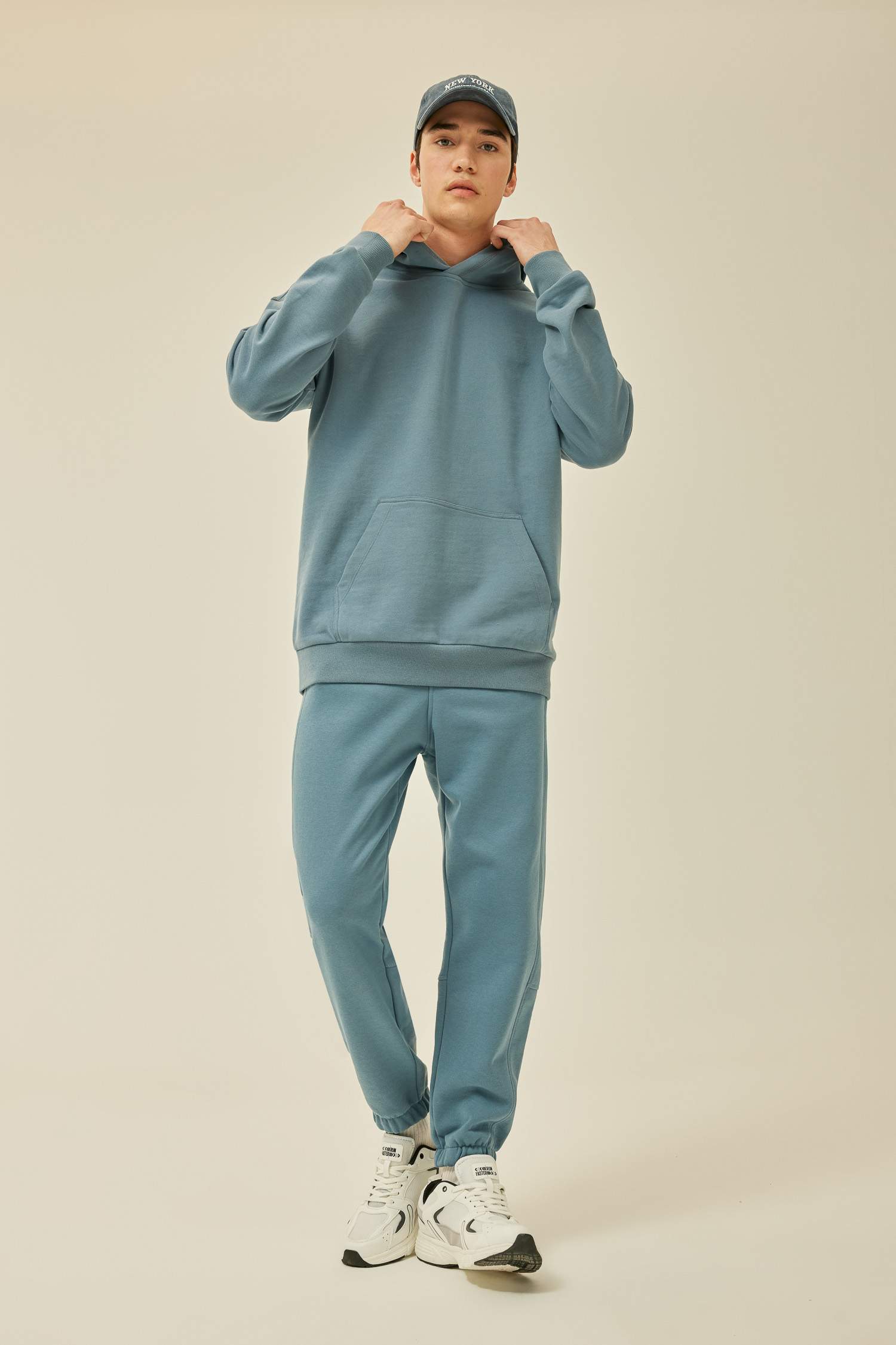 Штаны стандартного кроя с карманами