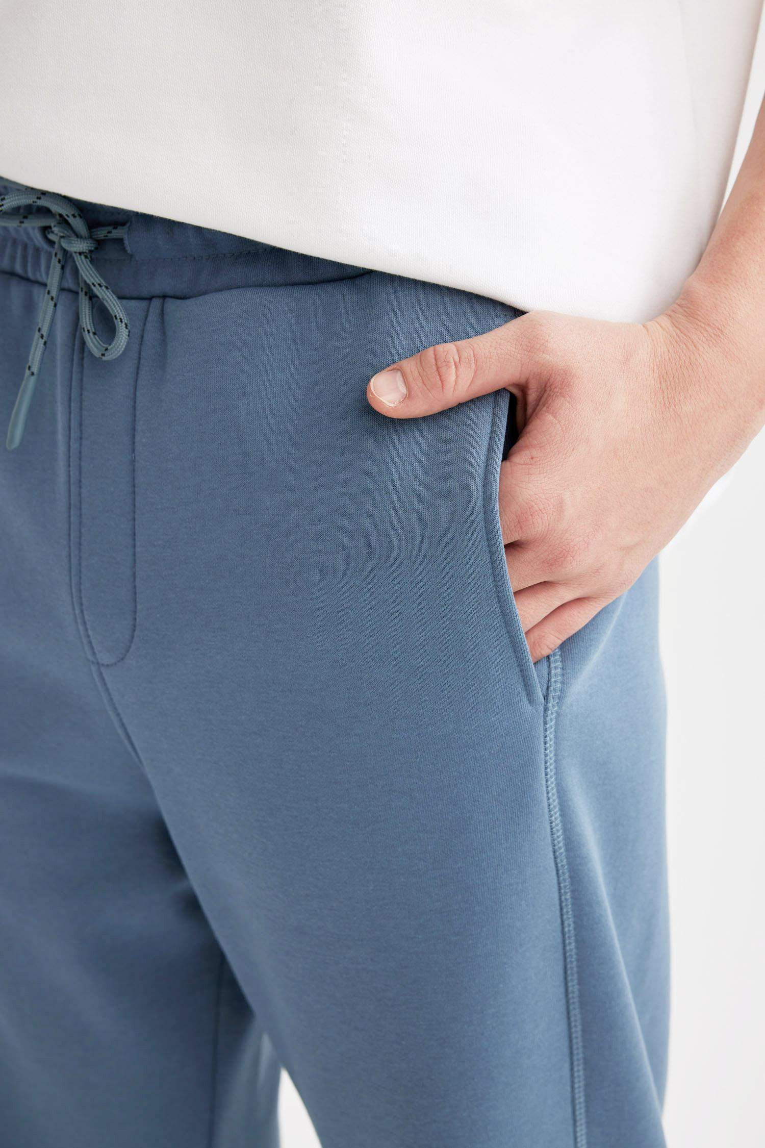 Штаны стандартного кроя с карманами