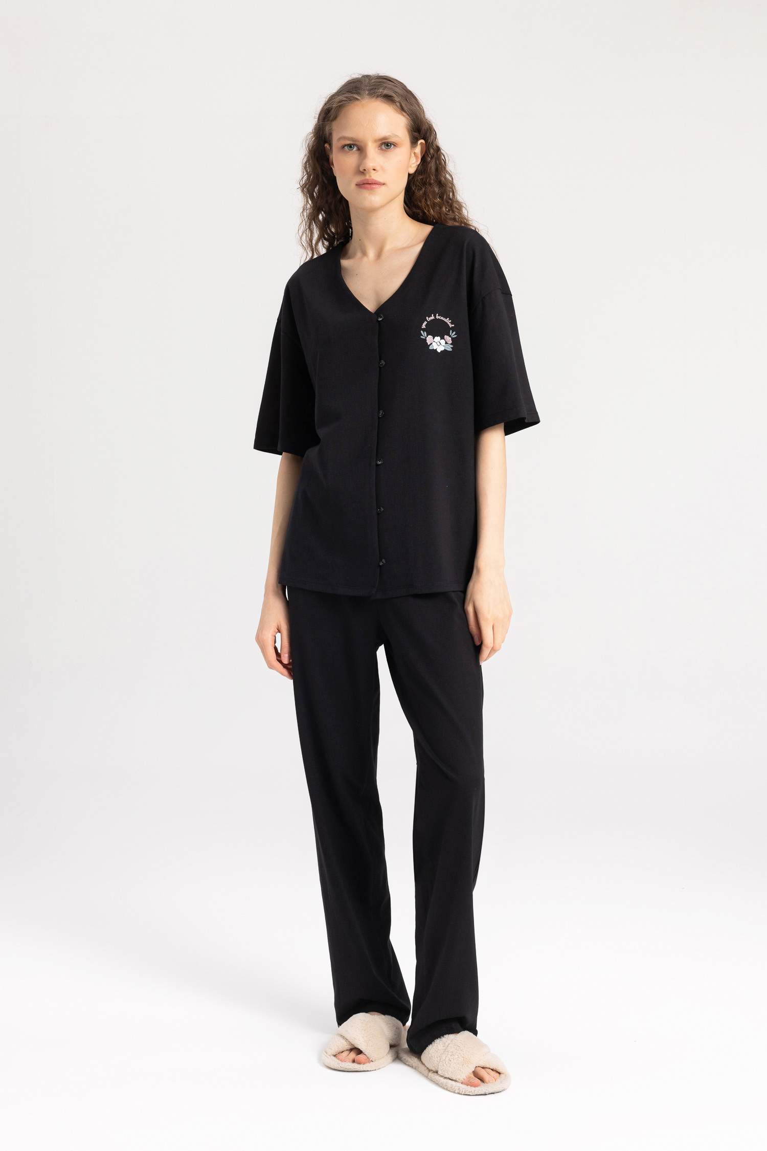 طقم بيجاما قصة عادية نص كم من Fall in love - قطعتين